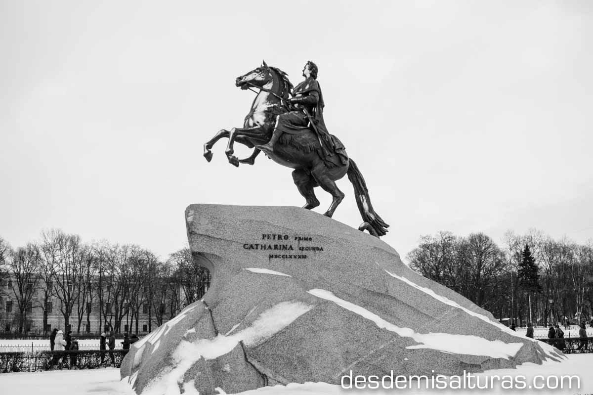 Estatua ecuestre Pedro I y Caterina II, por desdemisalturas.com