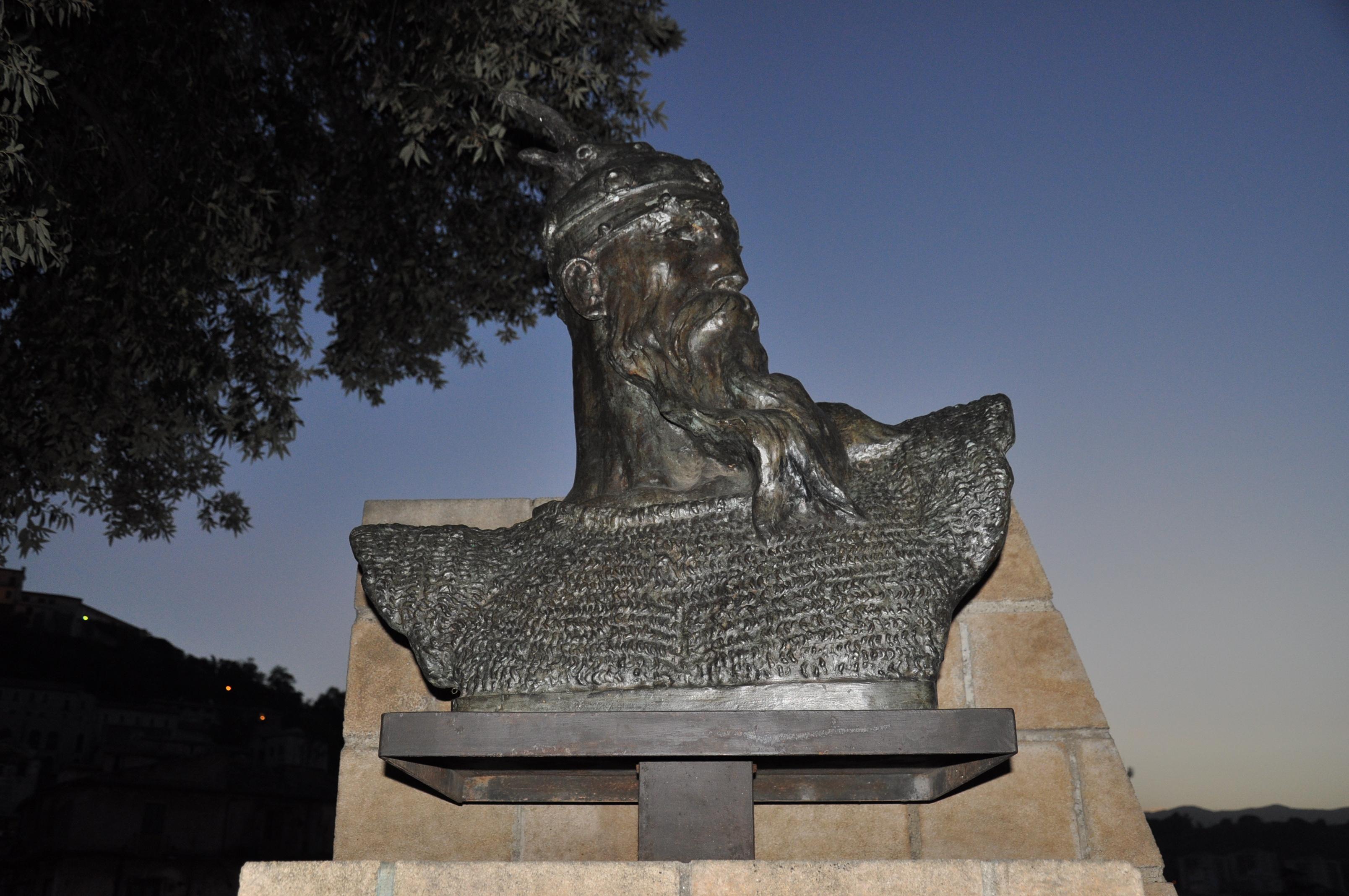 Estatua de Giorgio Castriota, por valeria napoli