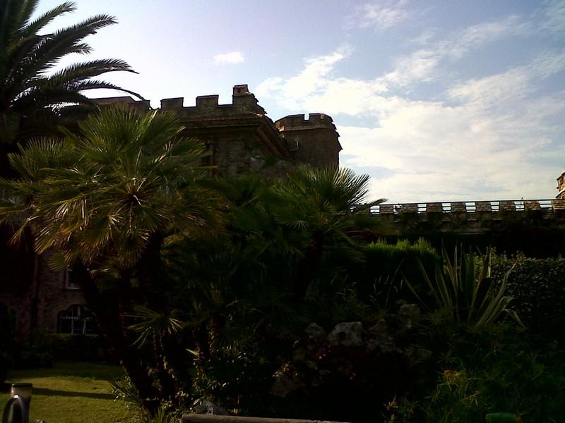 Castillo de Théoule sur Mer, por Marie & Matt