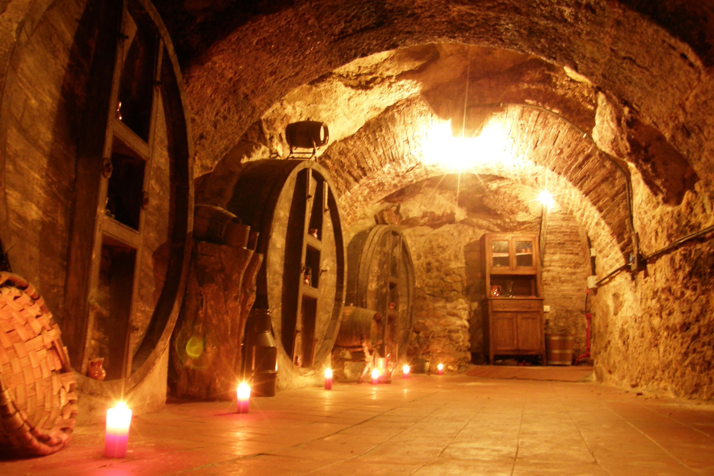 Bodega Histórica Don Carlos S.XV, por Adrían Garcia