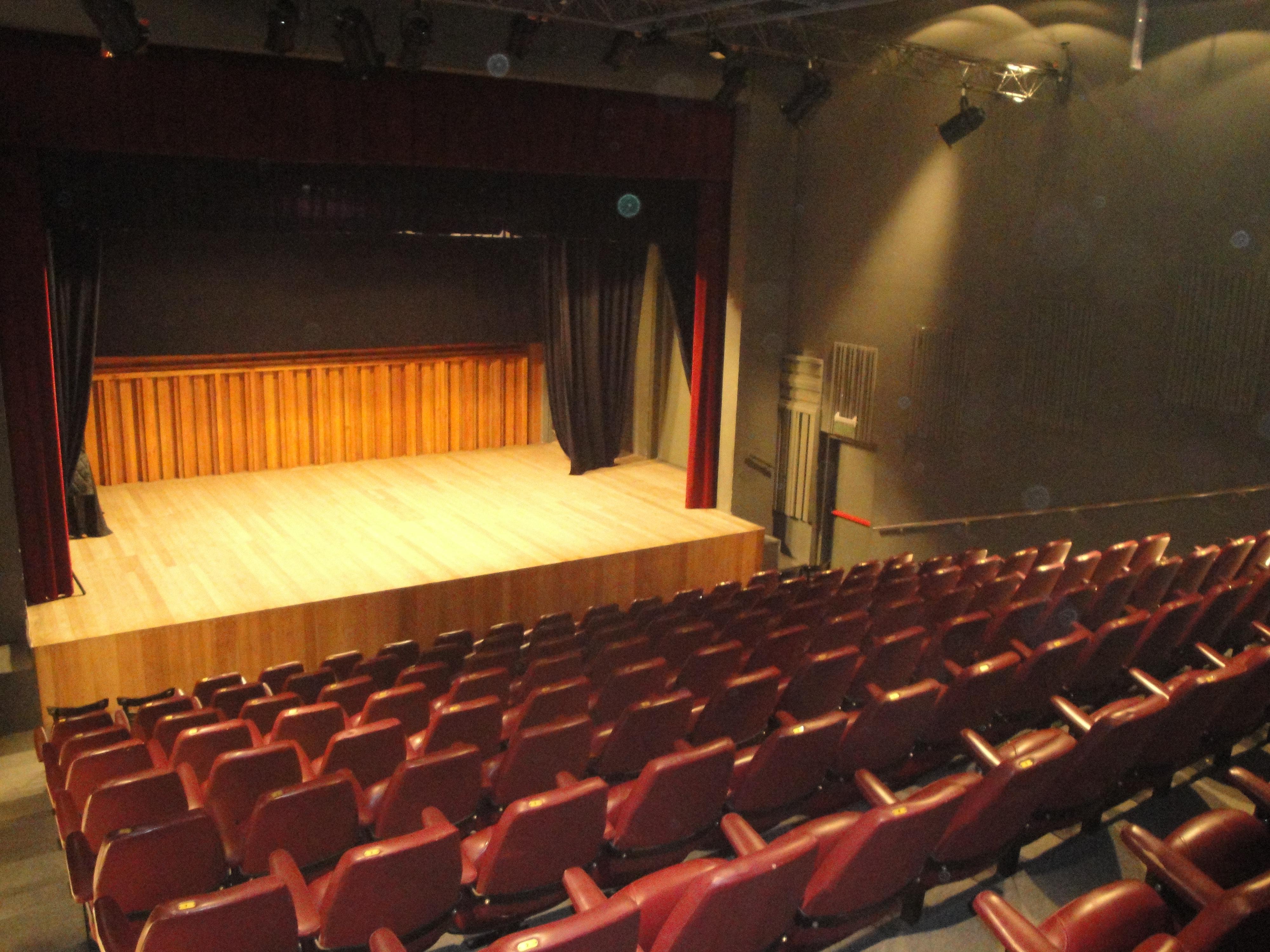 Teatro de Cámara de City Bell, por Manuel Toubes