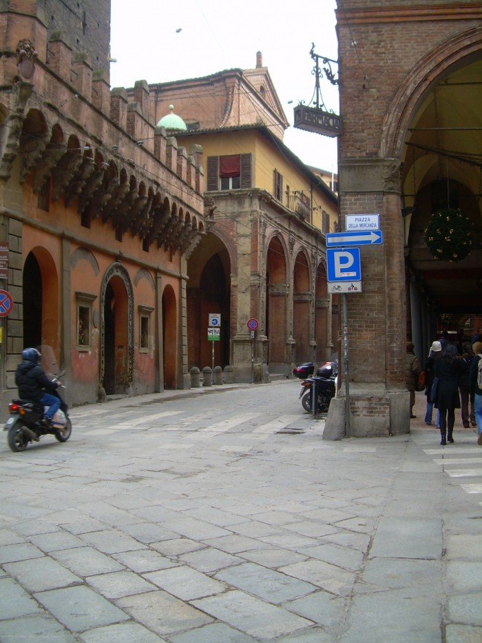 Passeio e jogo de exploração pelo centro histórico de Bolonha