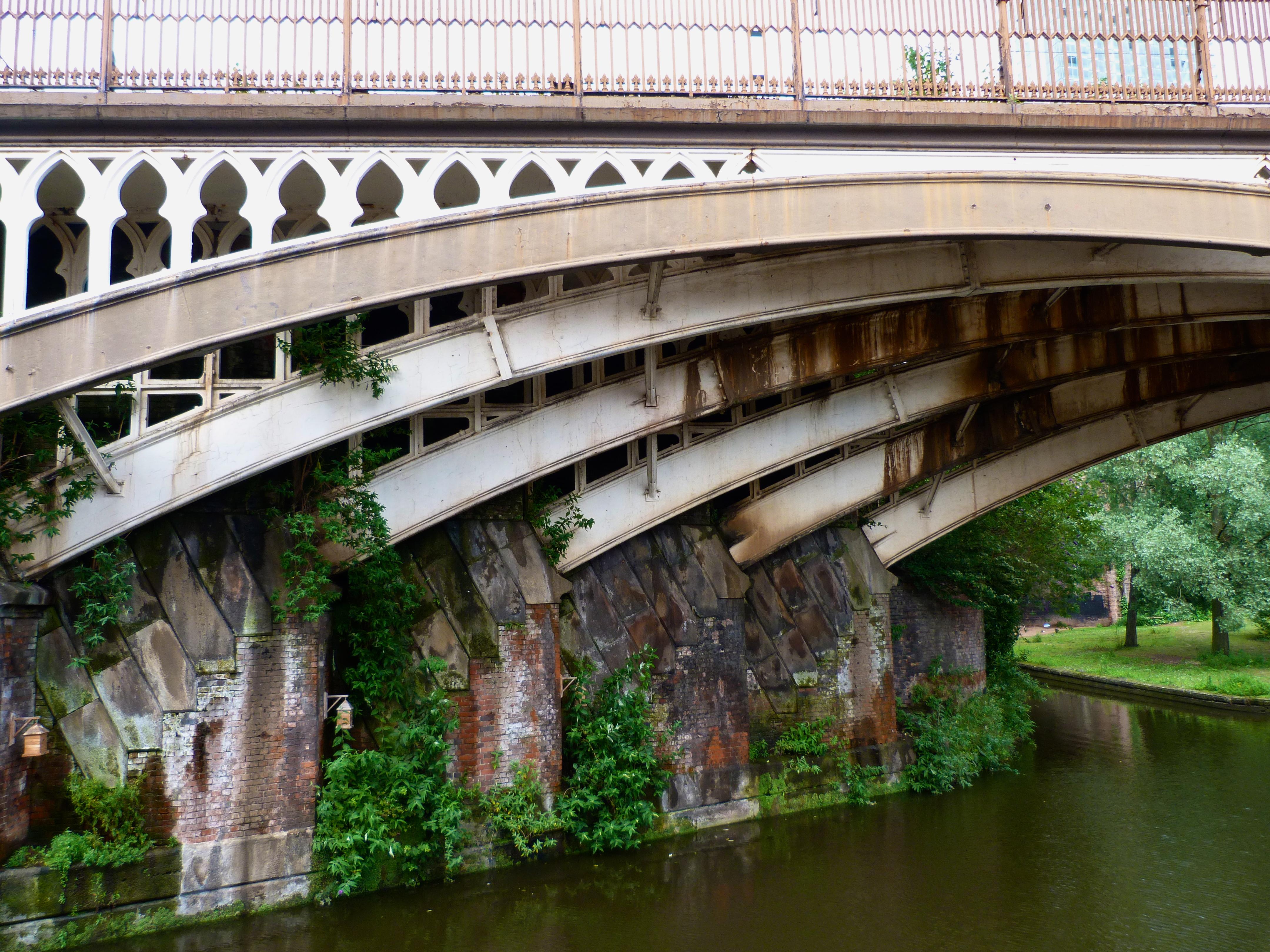 Canales de Manchester, por Whattodo
