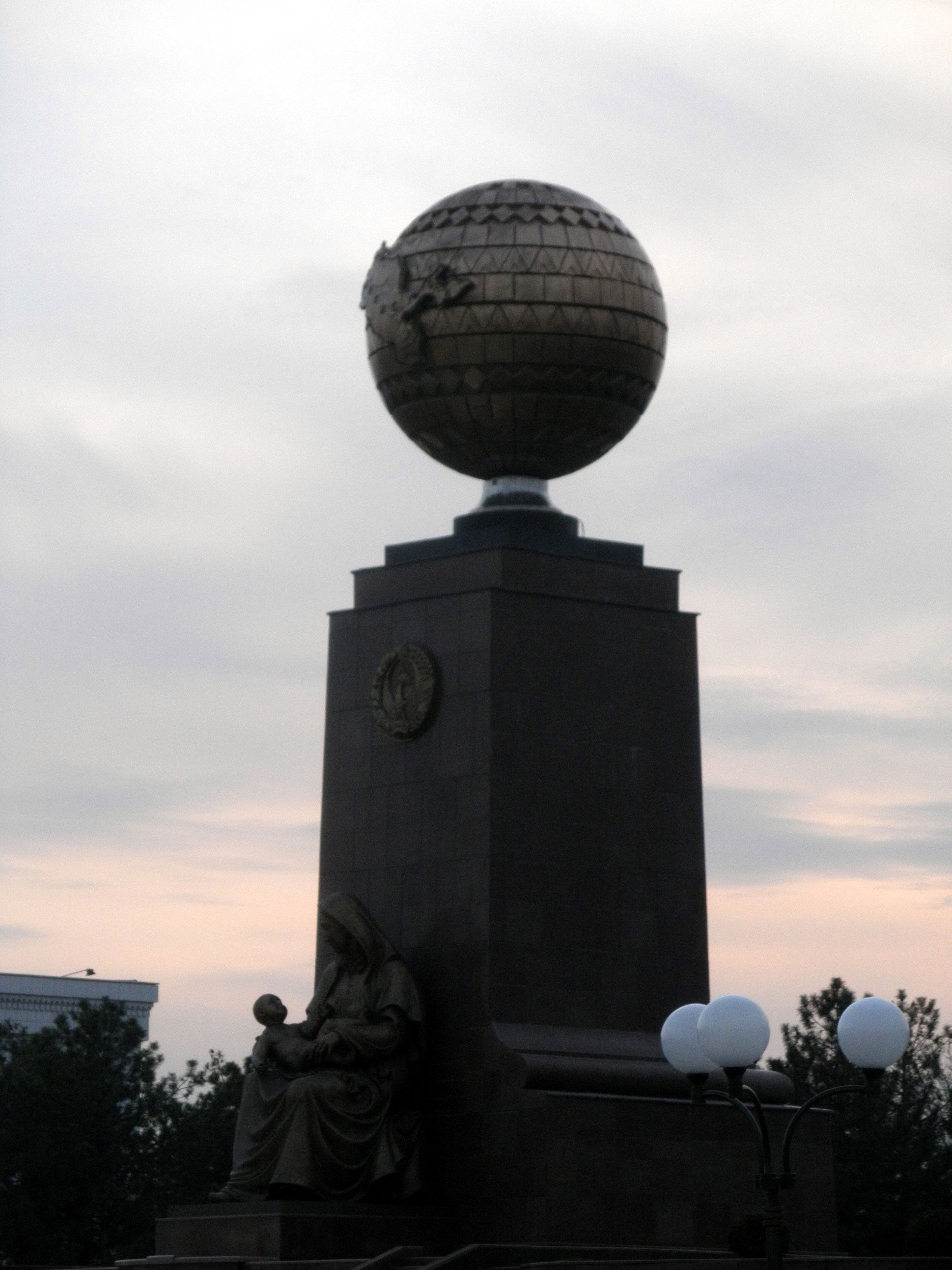 Monumento de la Independencia y el Humanitarismo, por Olga