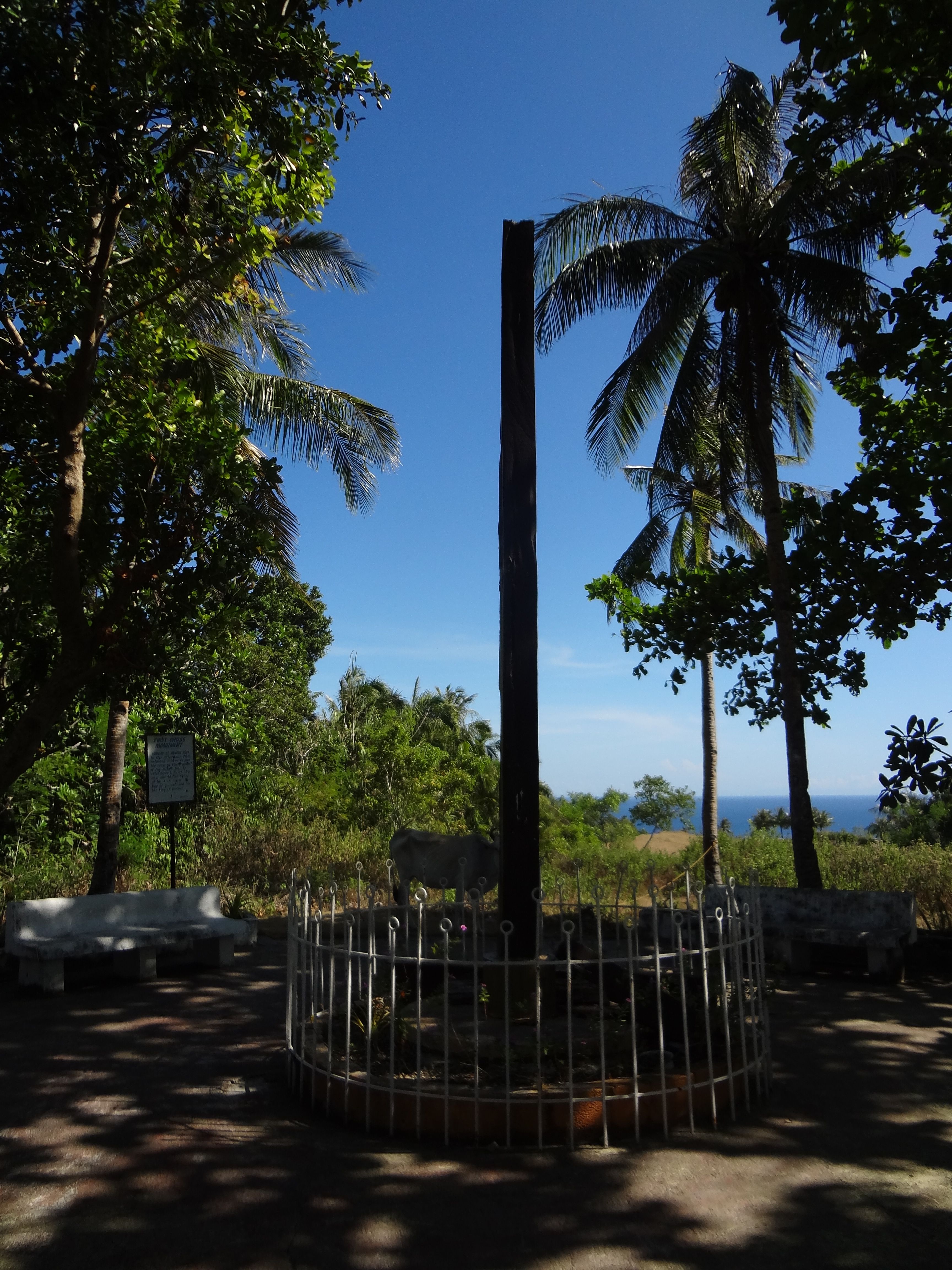 First Cross Monument, por Coline