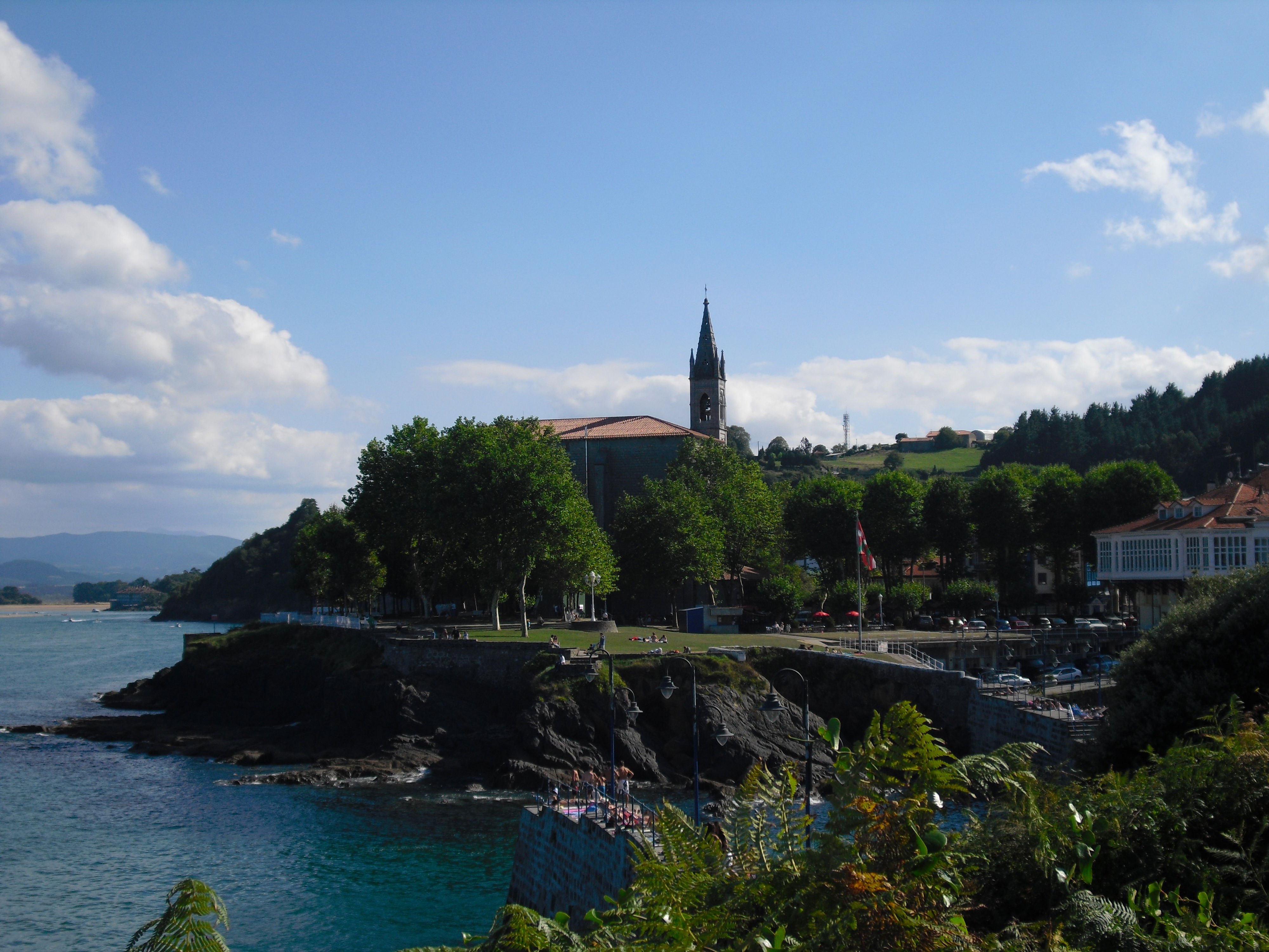 Vista de Ogoño desde Mundaka, por nerea