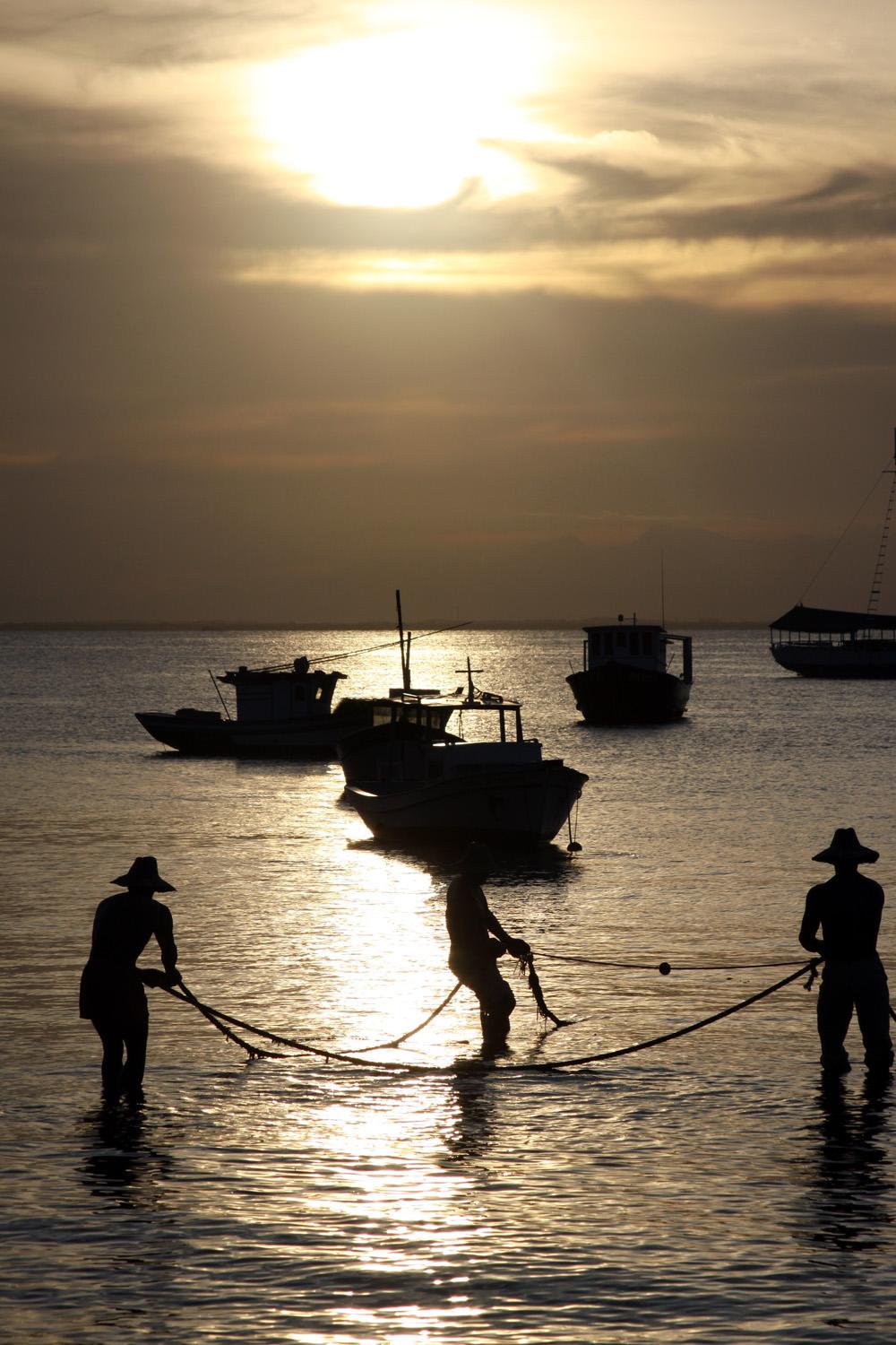 Monumento a los Pescadores, Buzios, por Tribi Lin