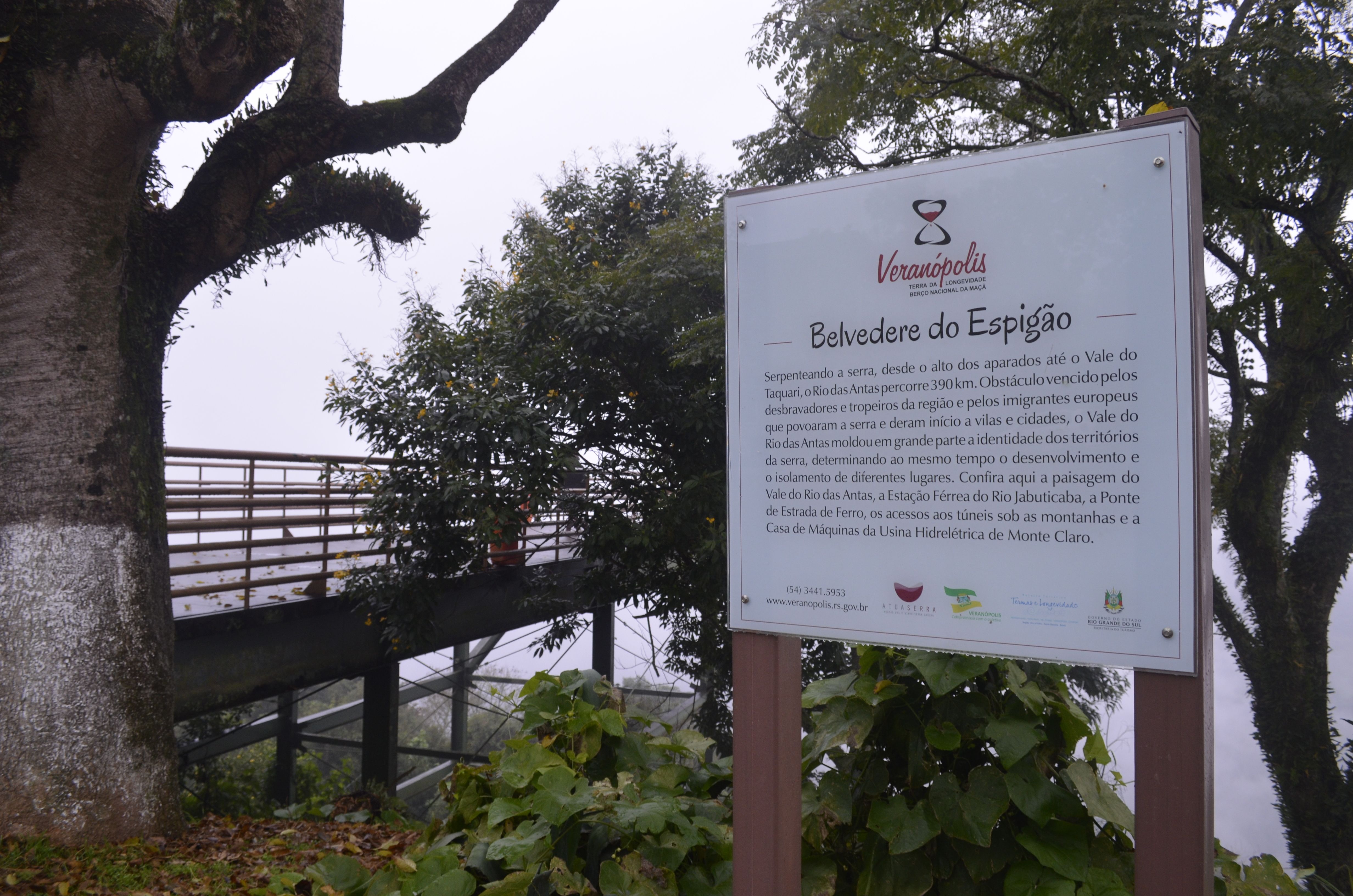 Parque Estadual do Espigão Alto (RS), Brasil. À direita, área em