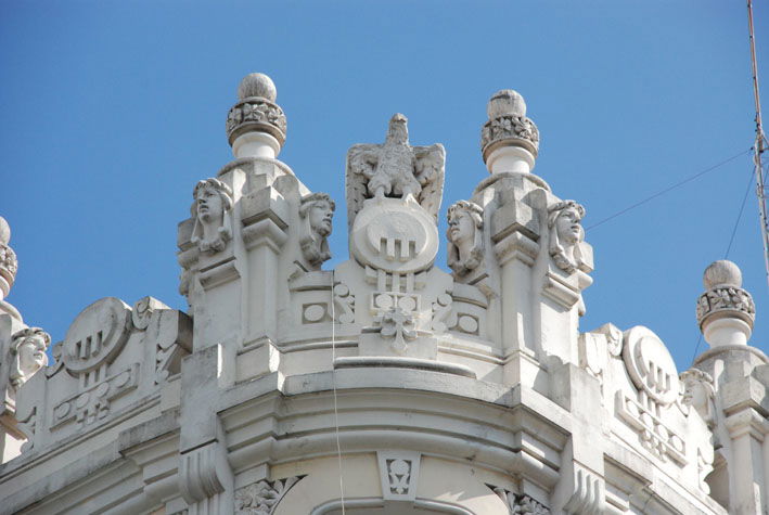 Edificio modernista Compostela 8, por Reconquista