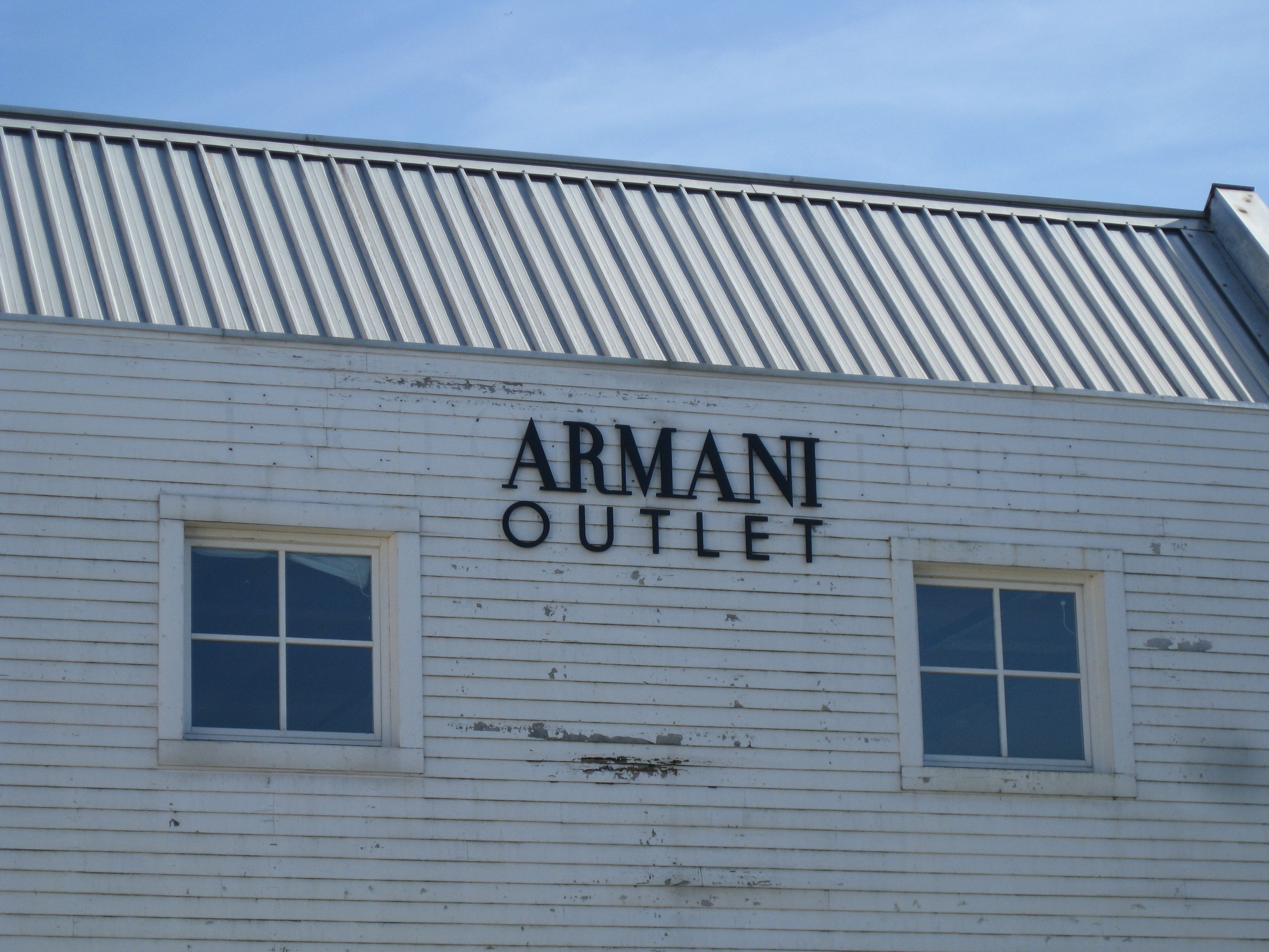 Armani Factory outlet a Vertemate con Minoprio: 3 opinioni e 7 foto