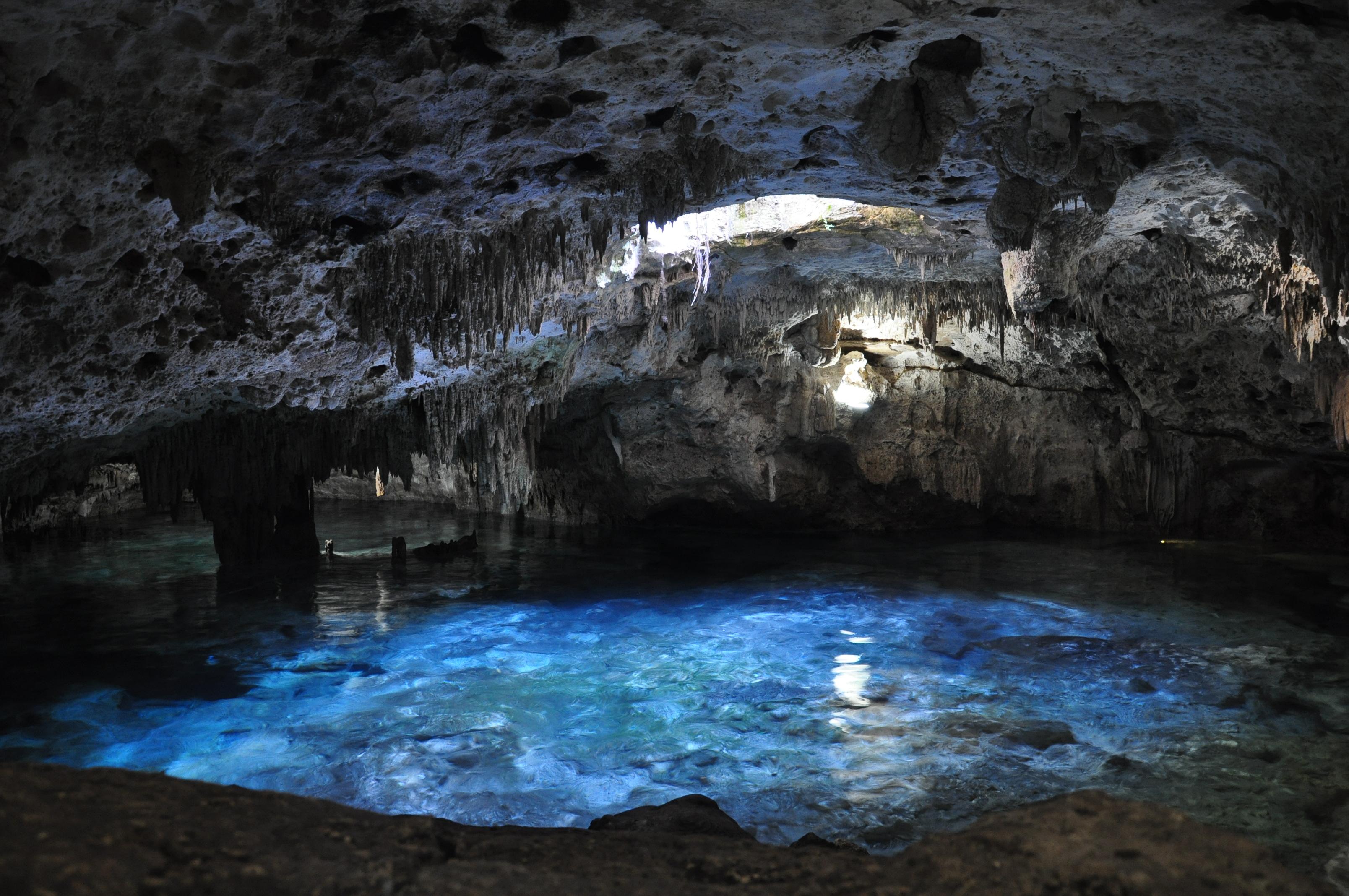 Cenote de Aktun-Chen, por Eli Montero