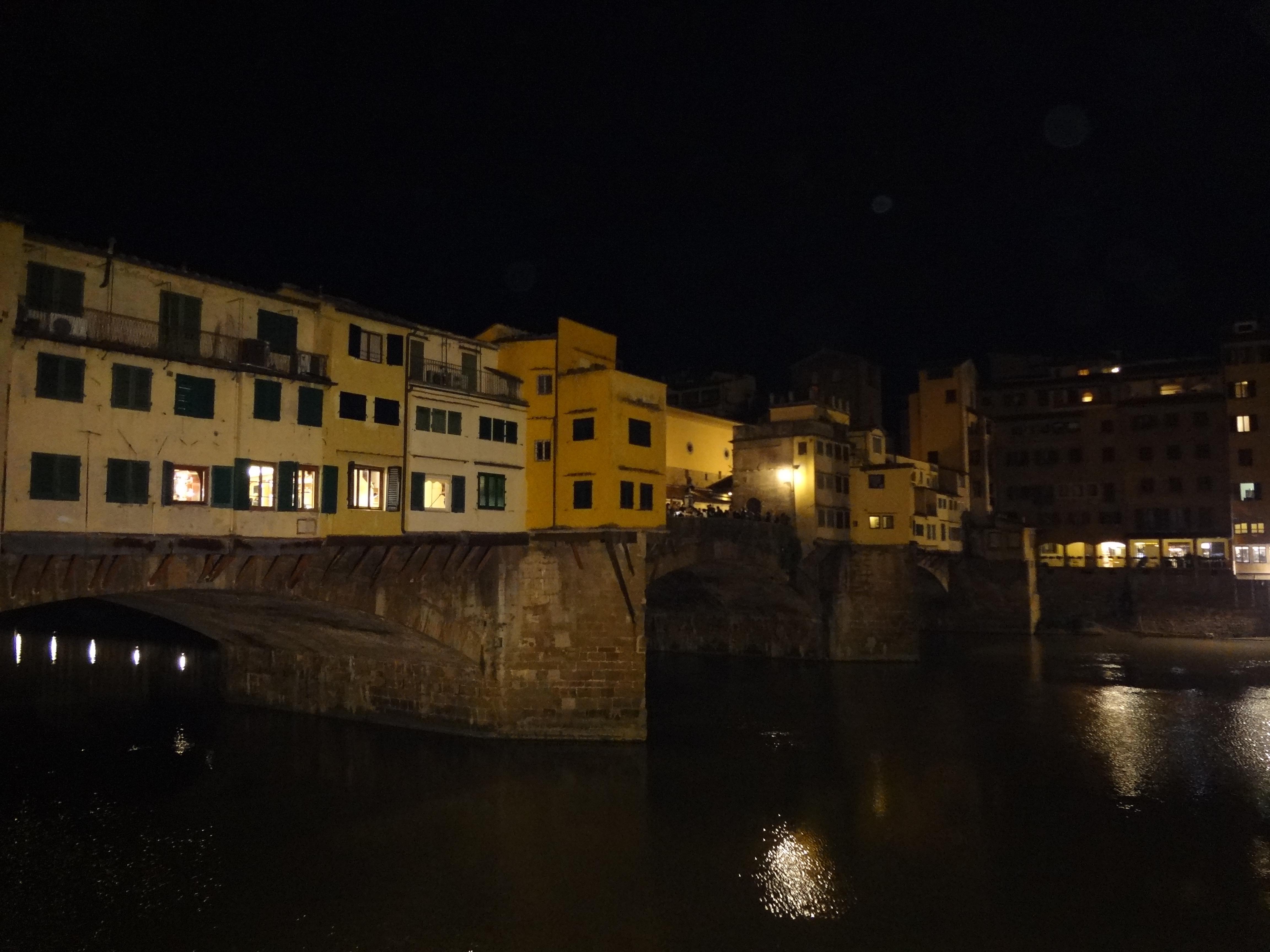 Paseo nocturno en Florencia, por Coline
