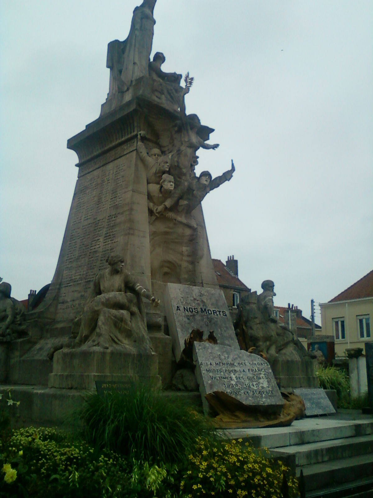 Monumento a las victimas de guerra, por RomainDemolie