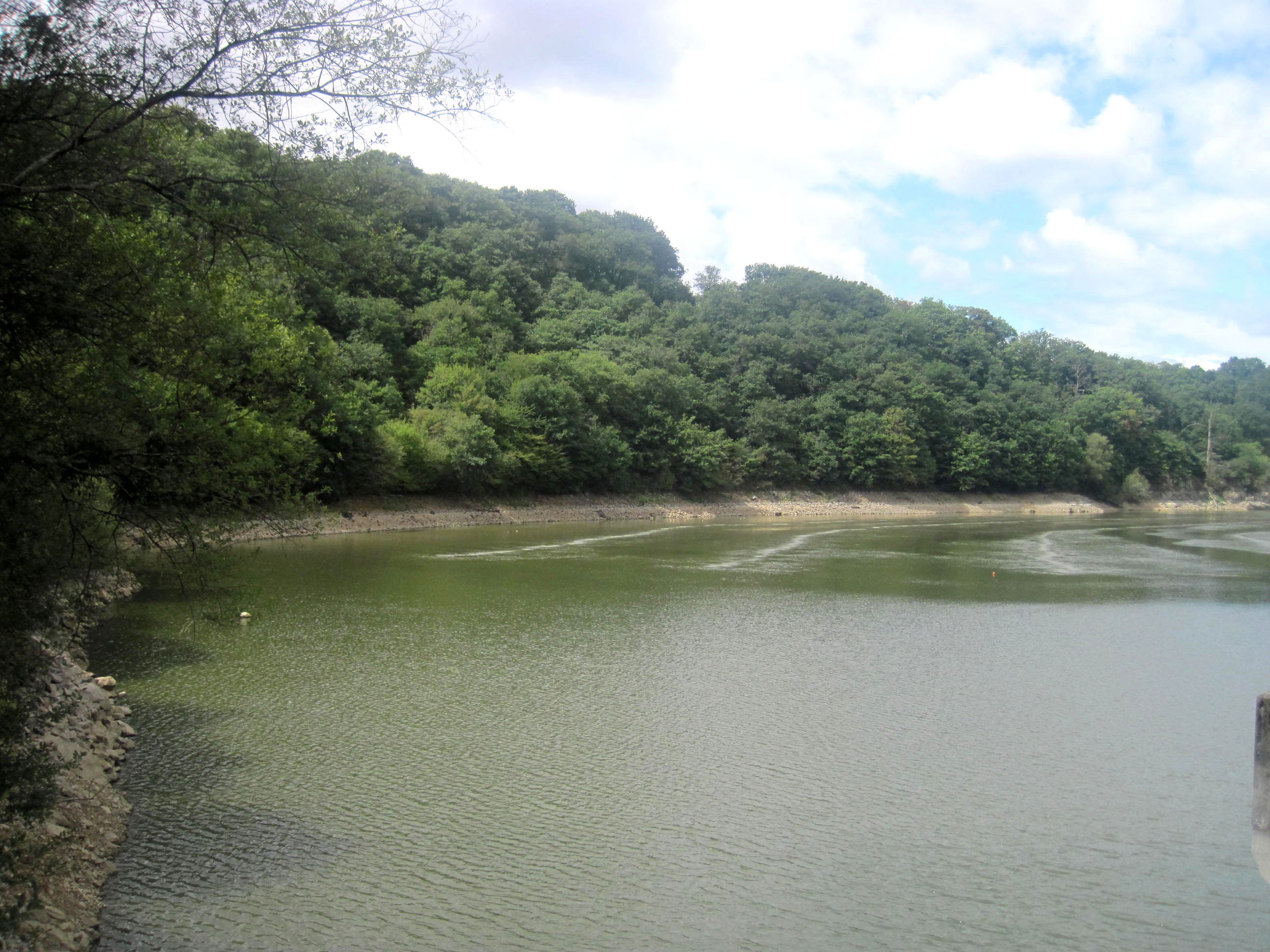 Embalse de Pierre Brune, por Leo