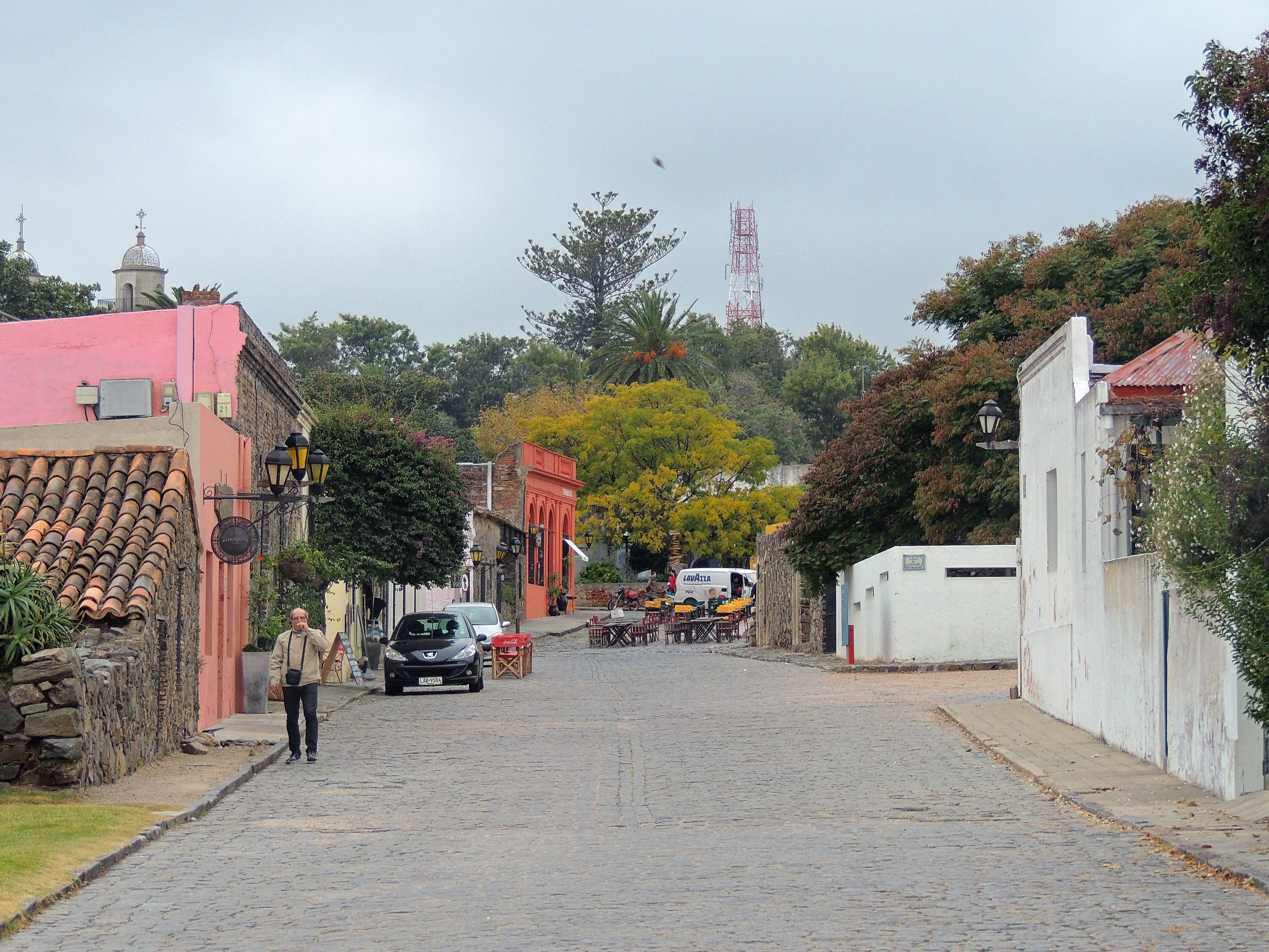 Descubre los monumentos históricos en los encantos de Uruguay