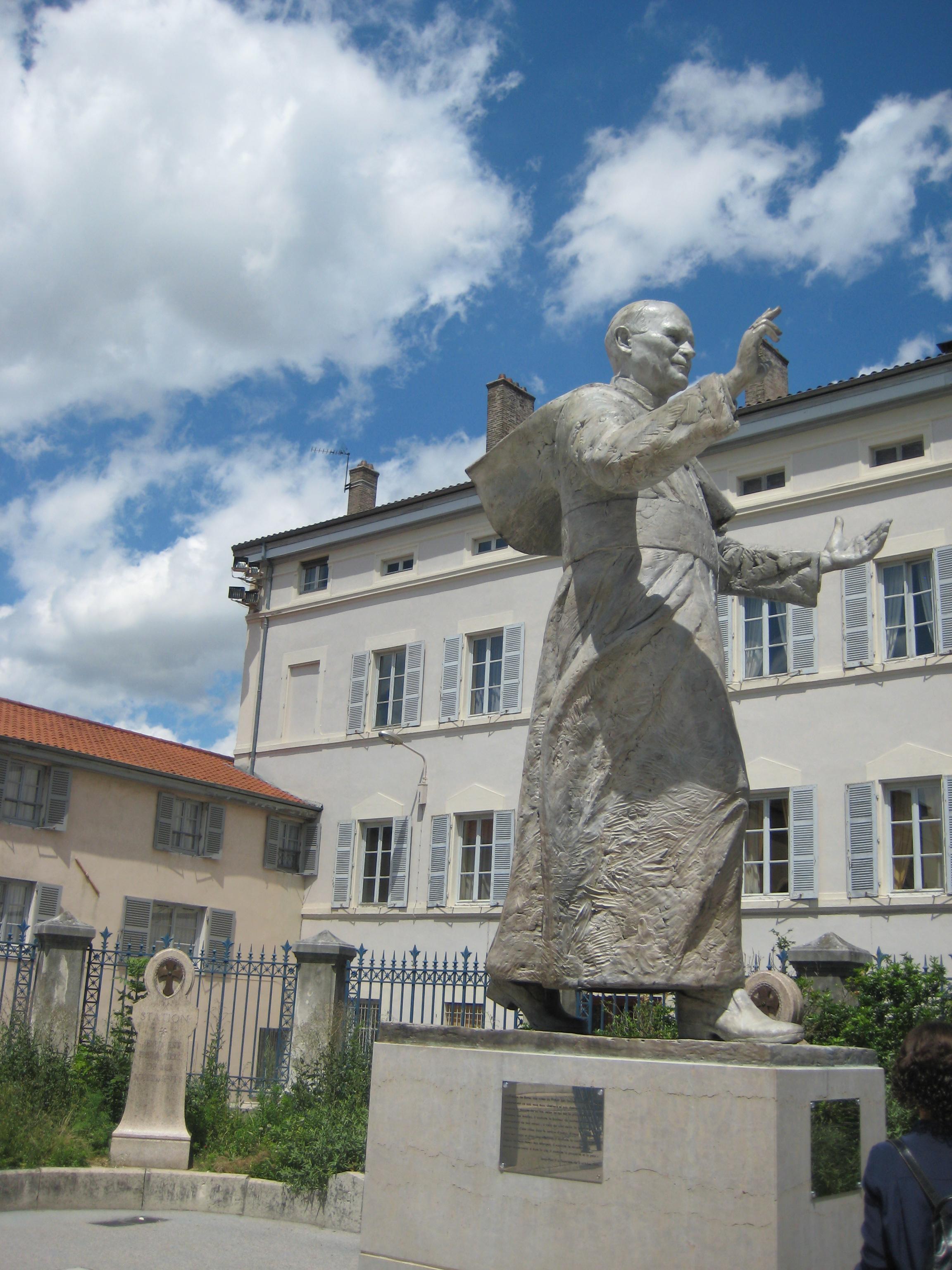 Estatua de Juan Pablo II, por létii