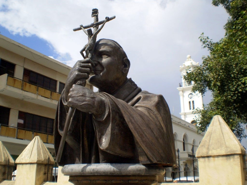 Monumento a Juan Pablo II, por Lala