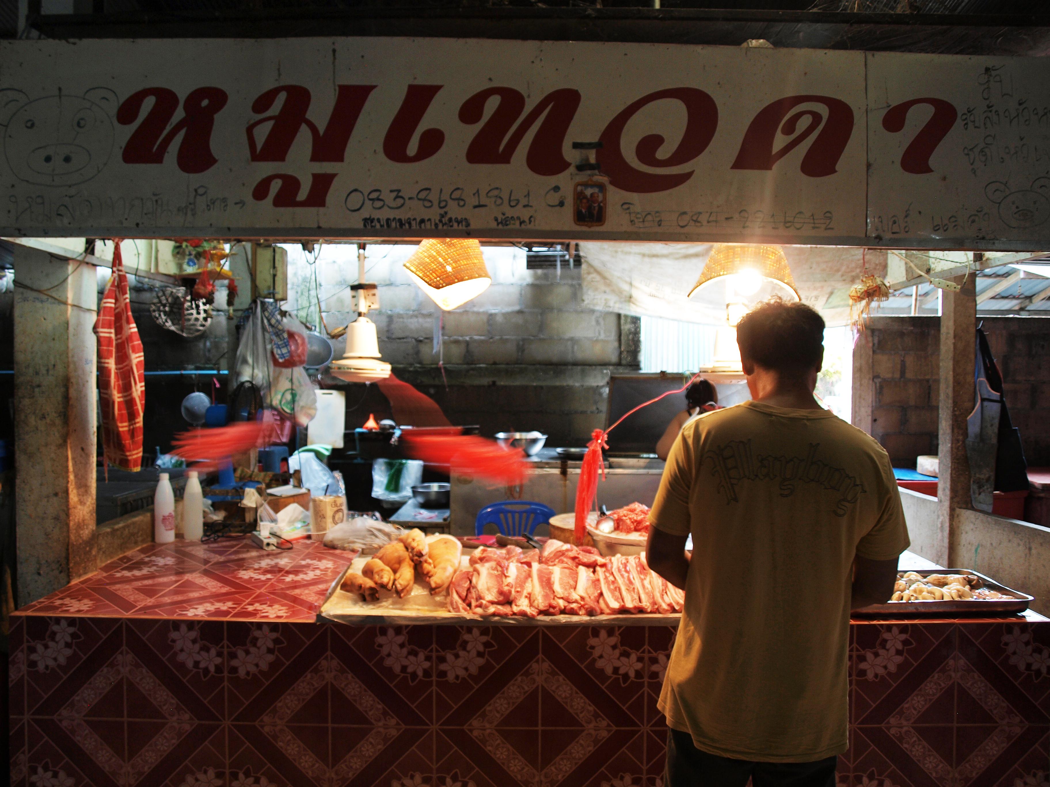 Mercados en Chiang Rai: descubre la esencia local y su cultura vibrante