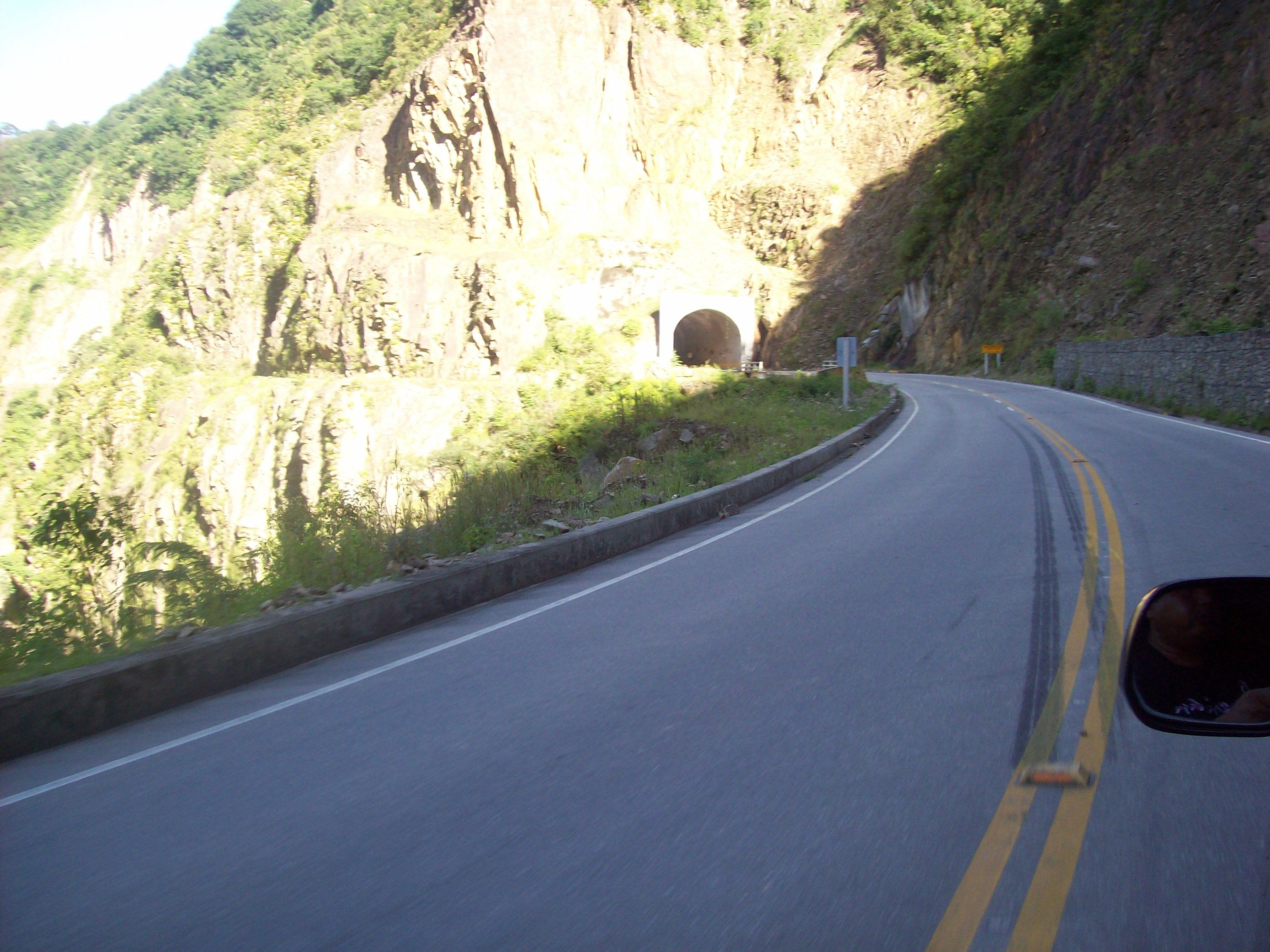 Carretera desde Bermejo a Tarija, por liliana  ramirez