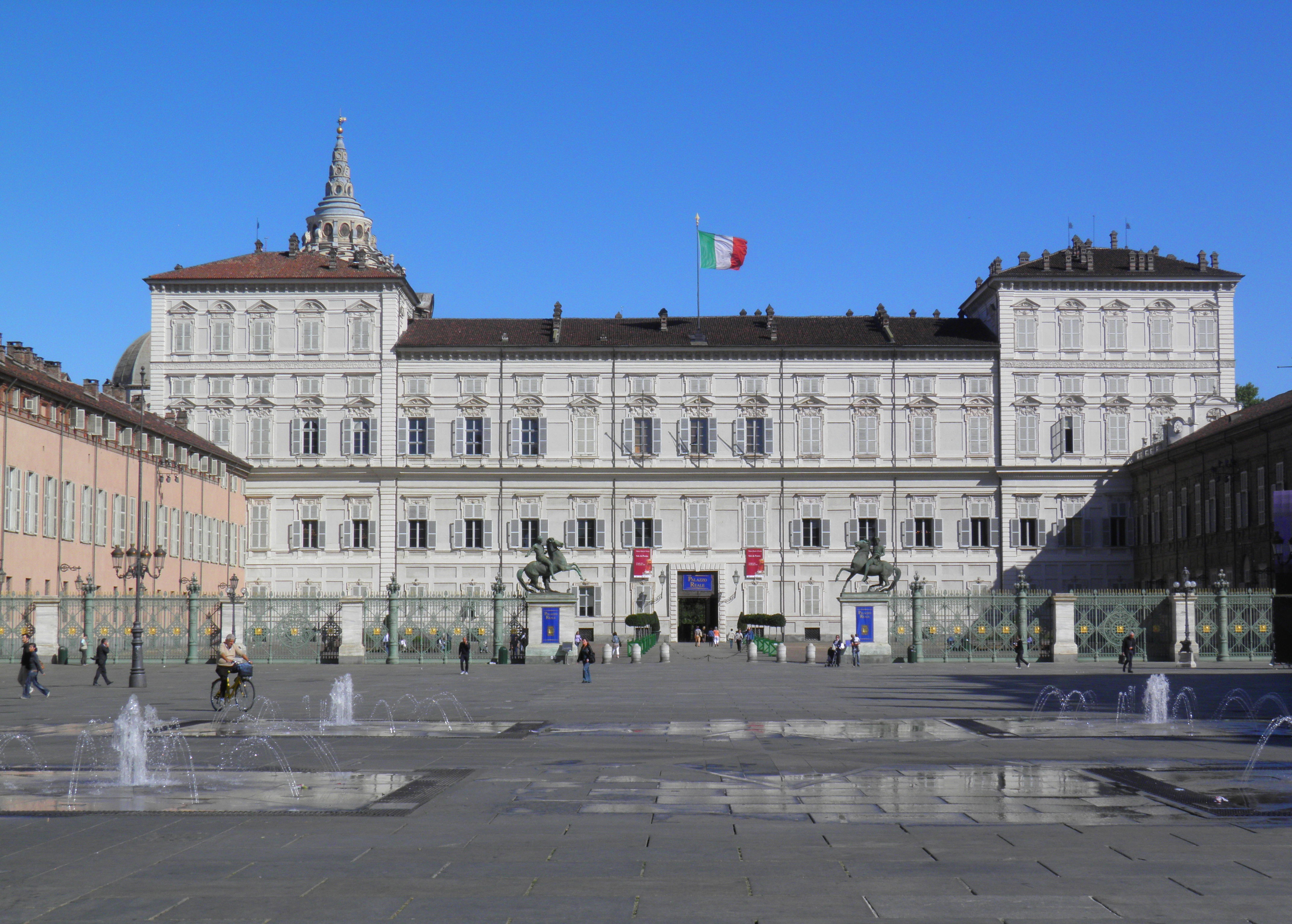 Dioscuros en Plaza Castello, por Stefano Mascarello