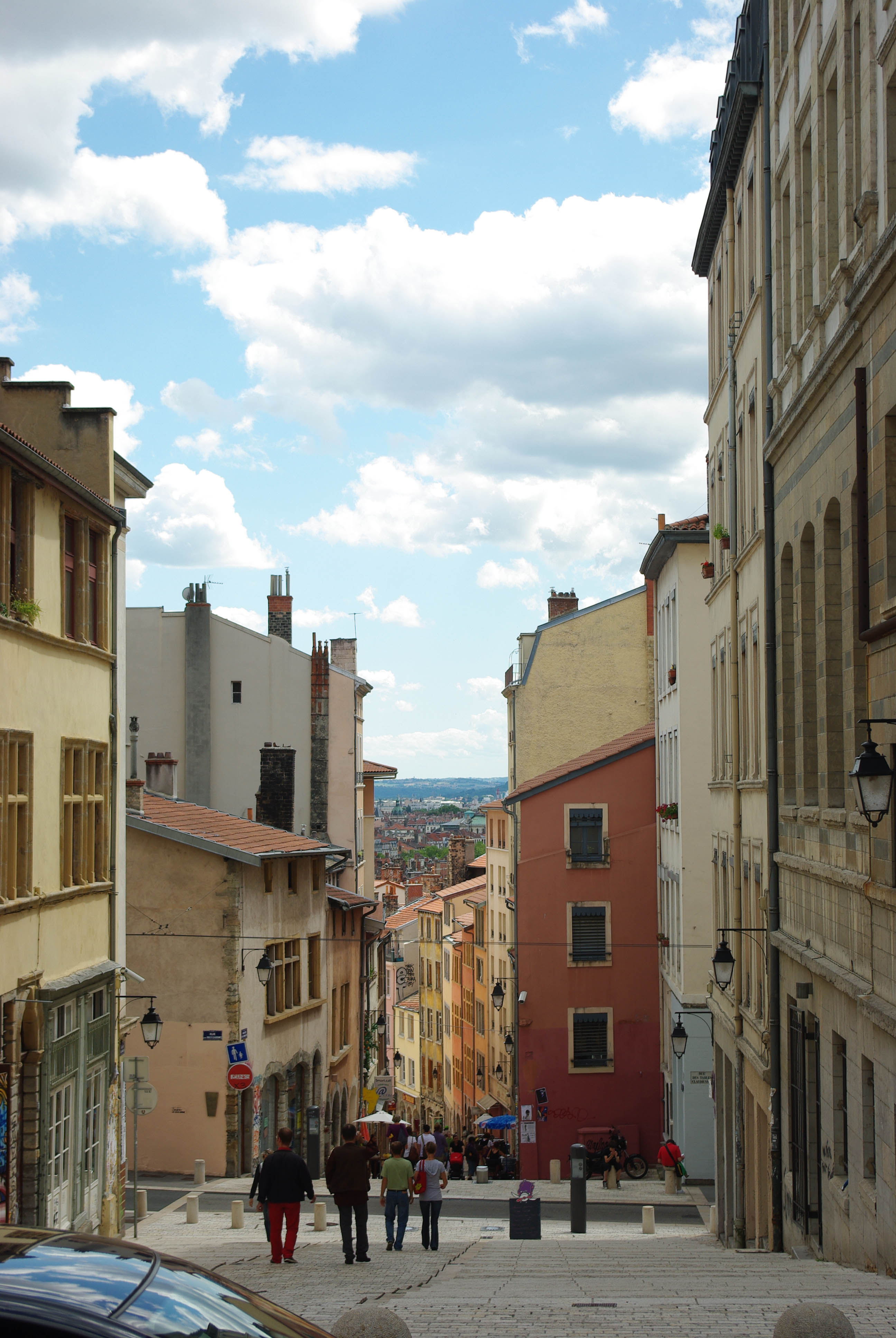 Subida de la grande cuesta, Lyon, Francia, por Tania Antonini