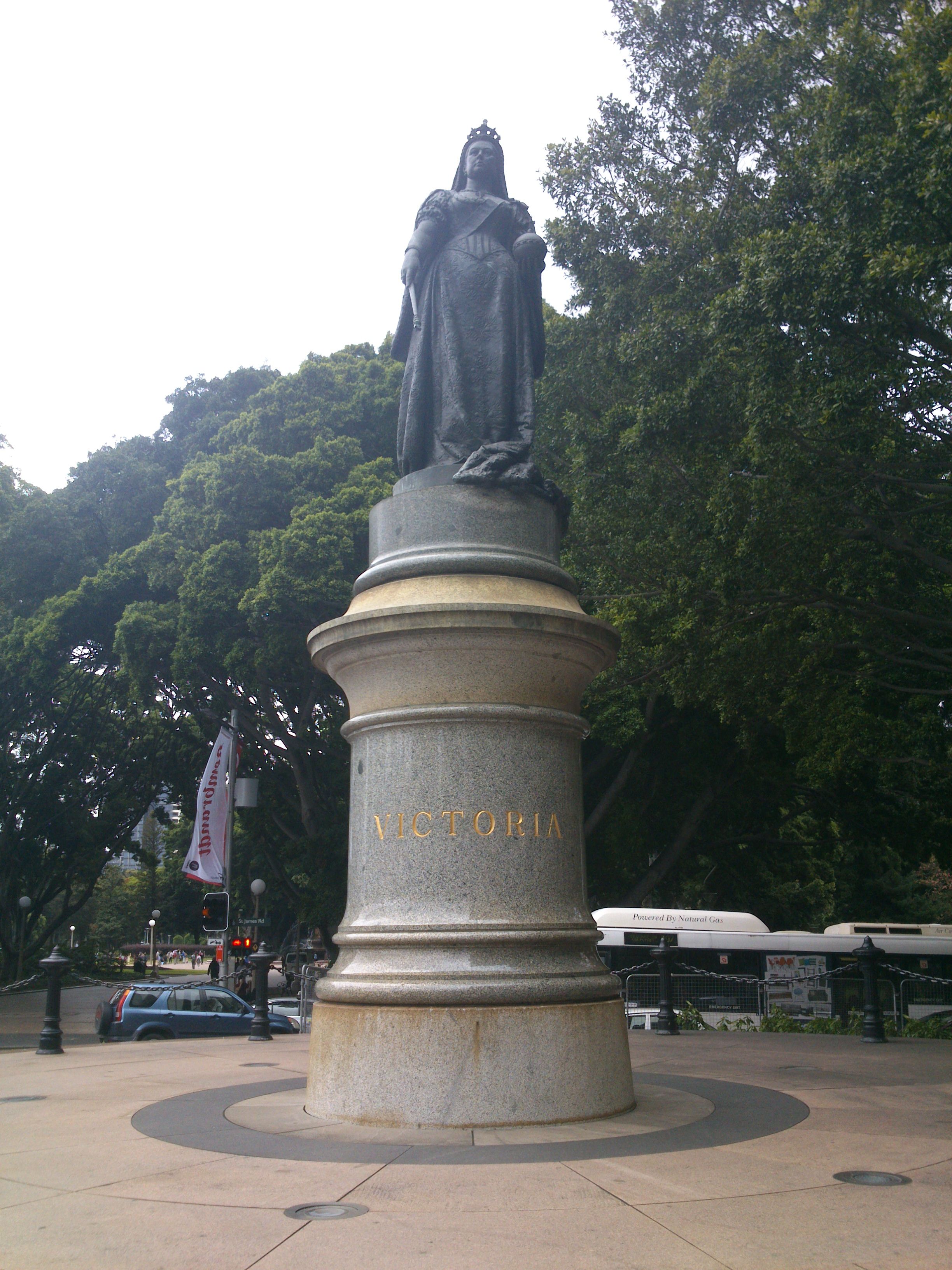 Estatua reina de Inglaterra, por desdemisalturas.com