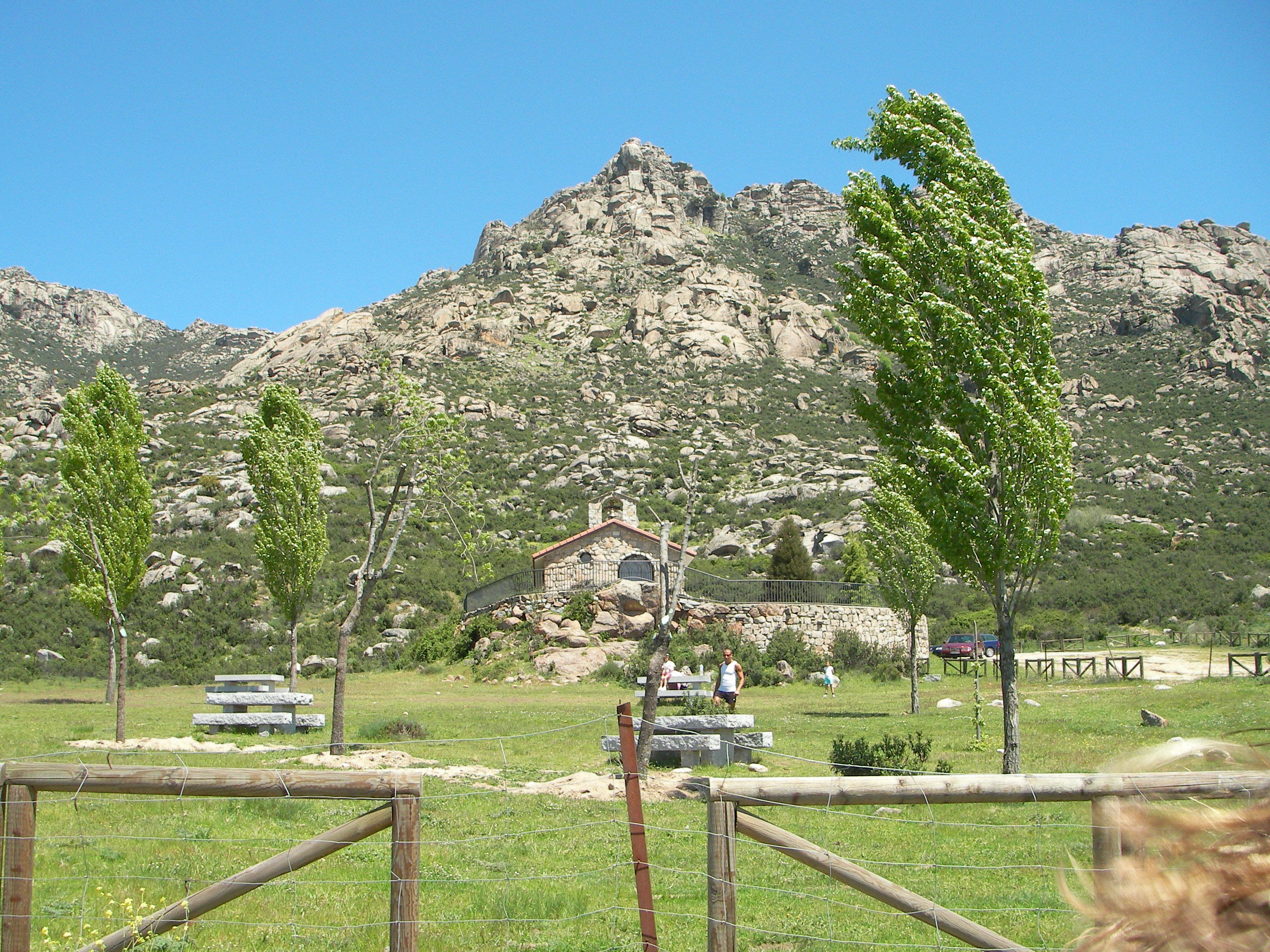 Ermita San Isidro, por John Tacoma