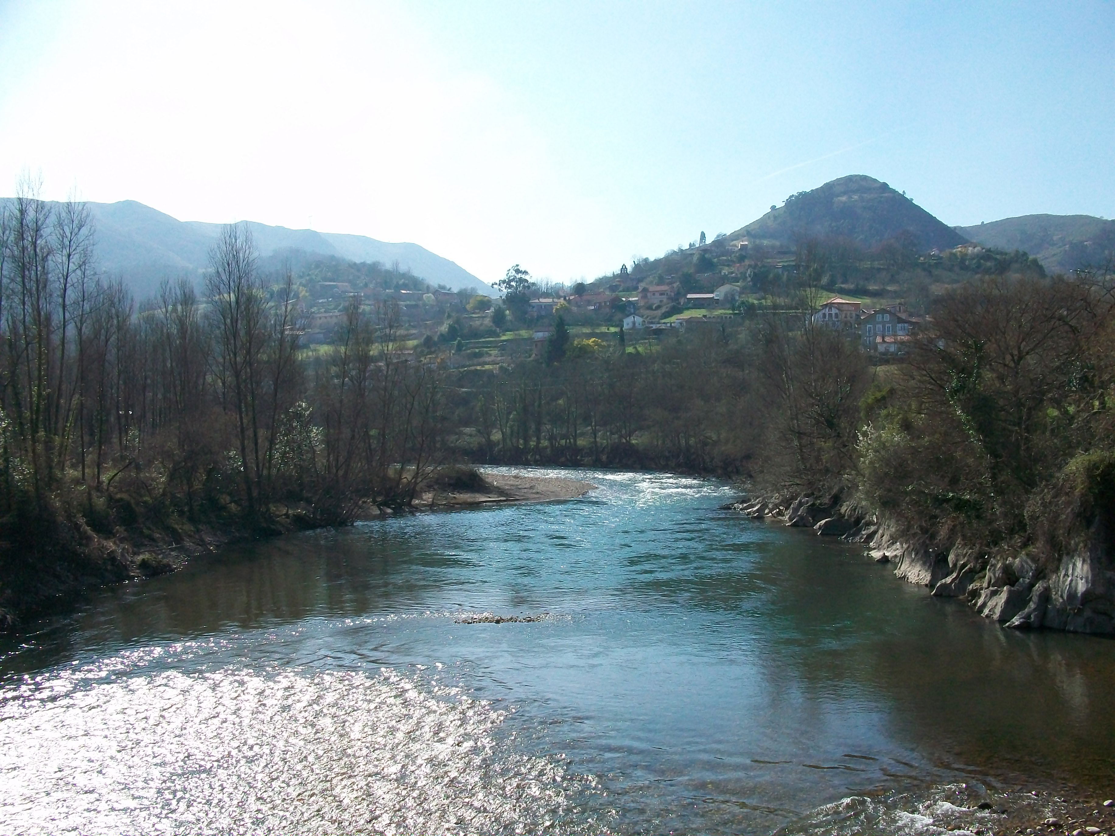 Orilla río Nalón, por Helena García