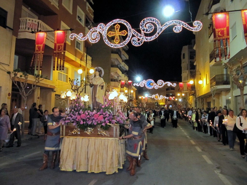 Procesión en honor a la Virgen de los Desamparados, por Lala