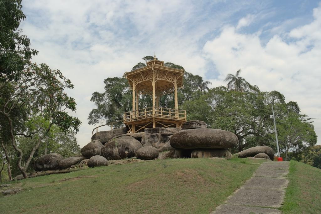 Pagode Chinês, por Leo Araújo
