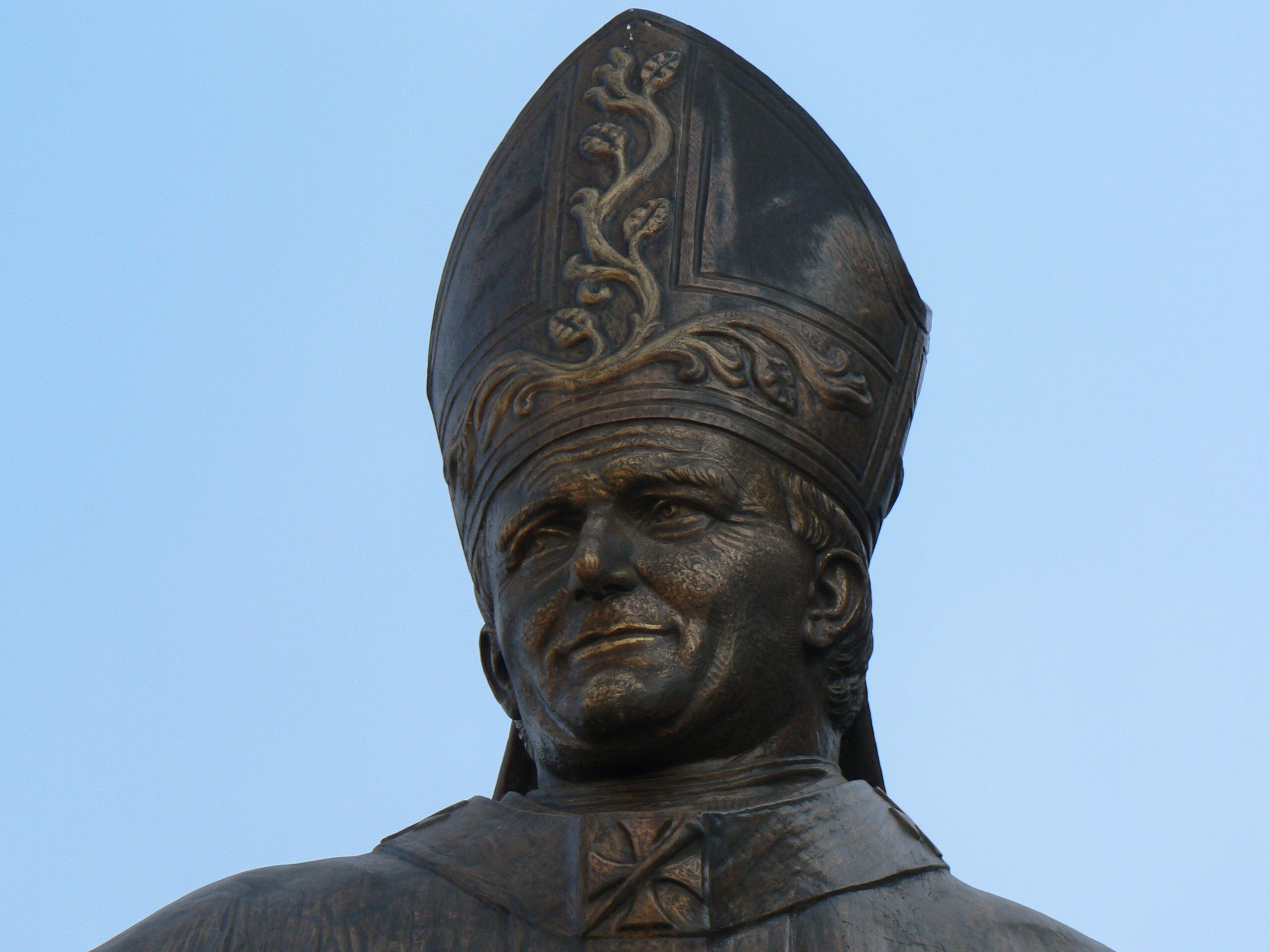 Estatua de Juan Pablo II, por martin susel