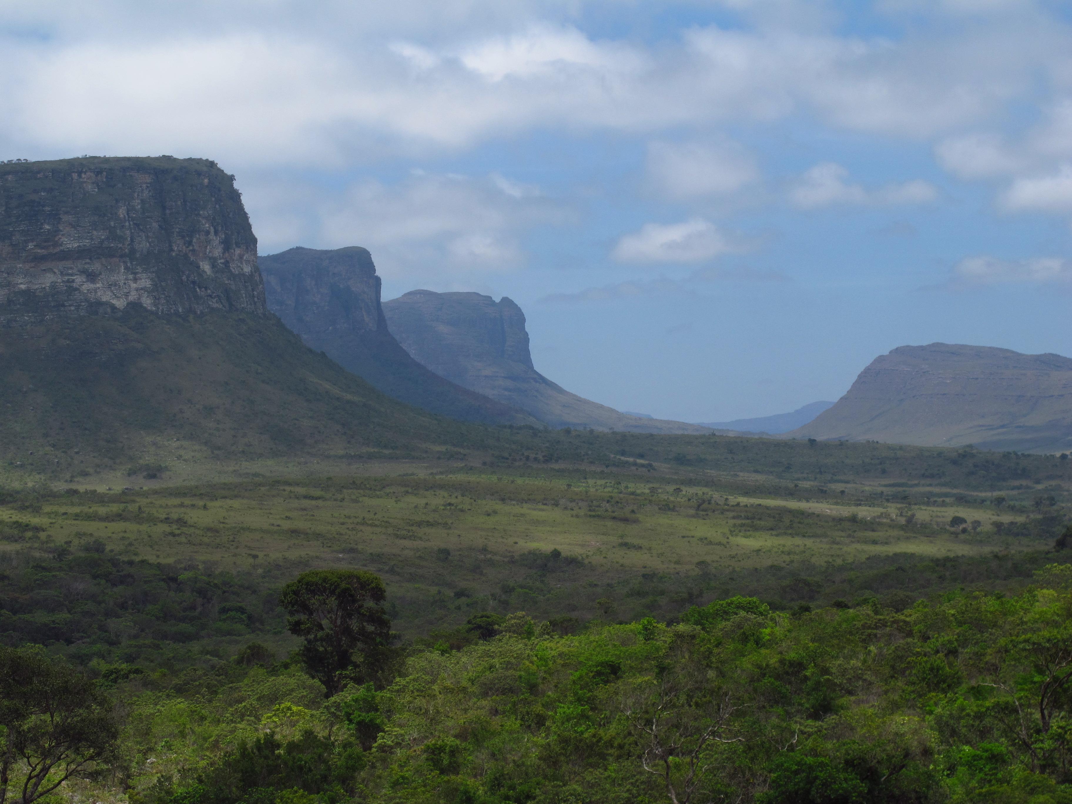 Morro três irmãos, por Cleide Isabel