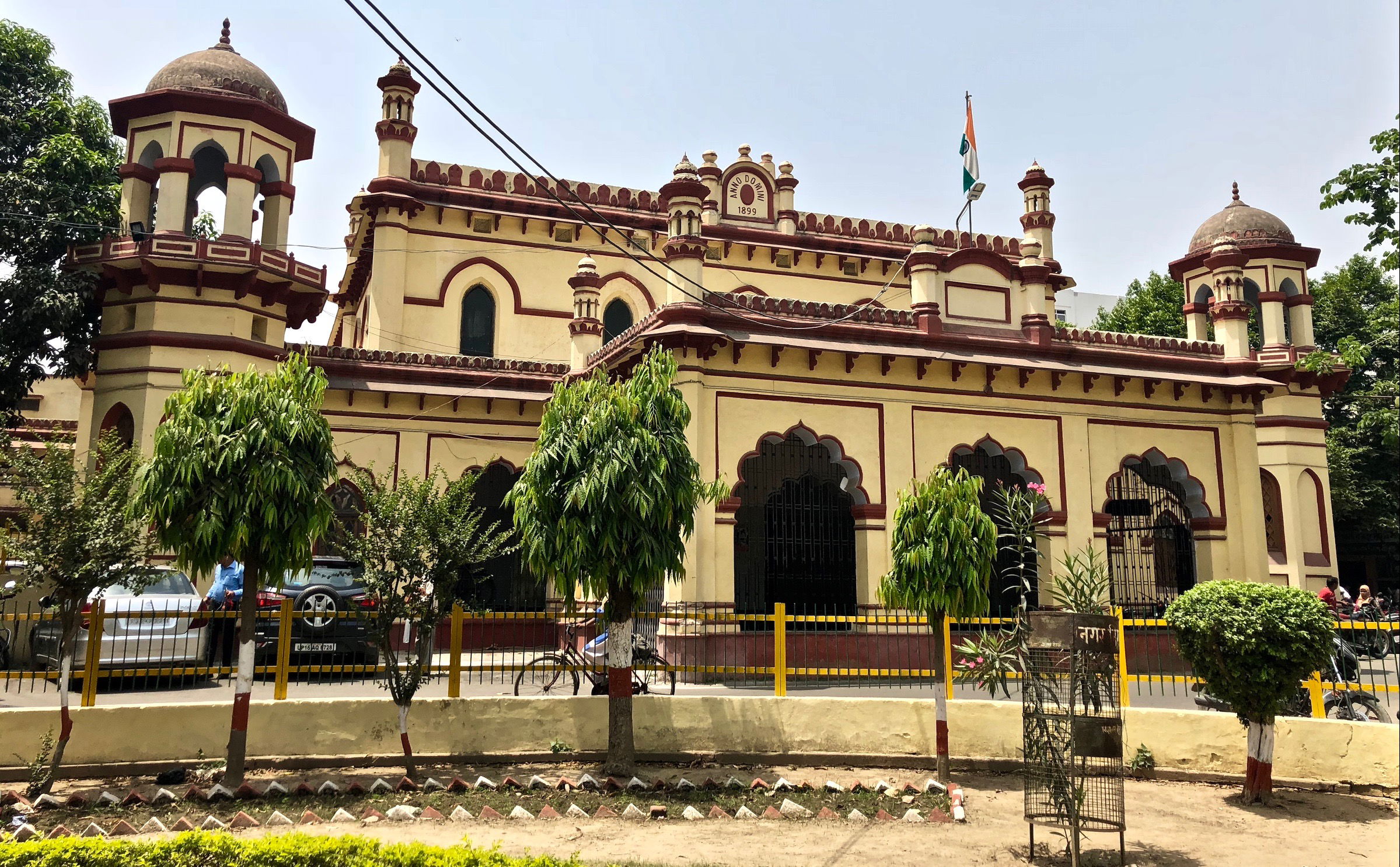 Gorakhpur Town Hall, por sala2500