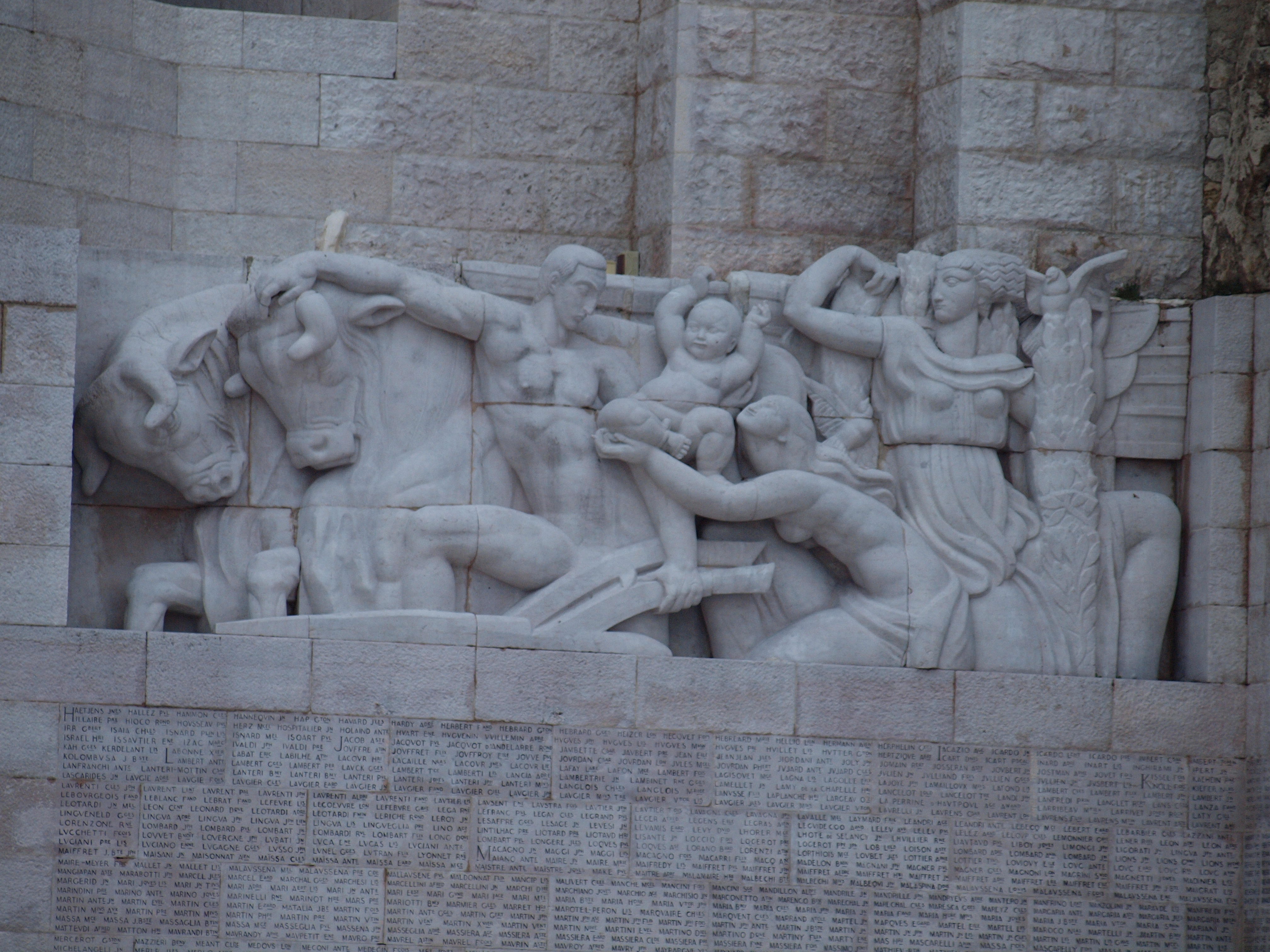 Monument aux Morts, por Gaël Champossin