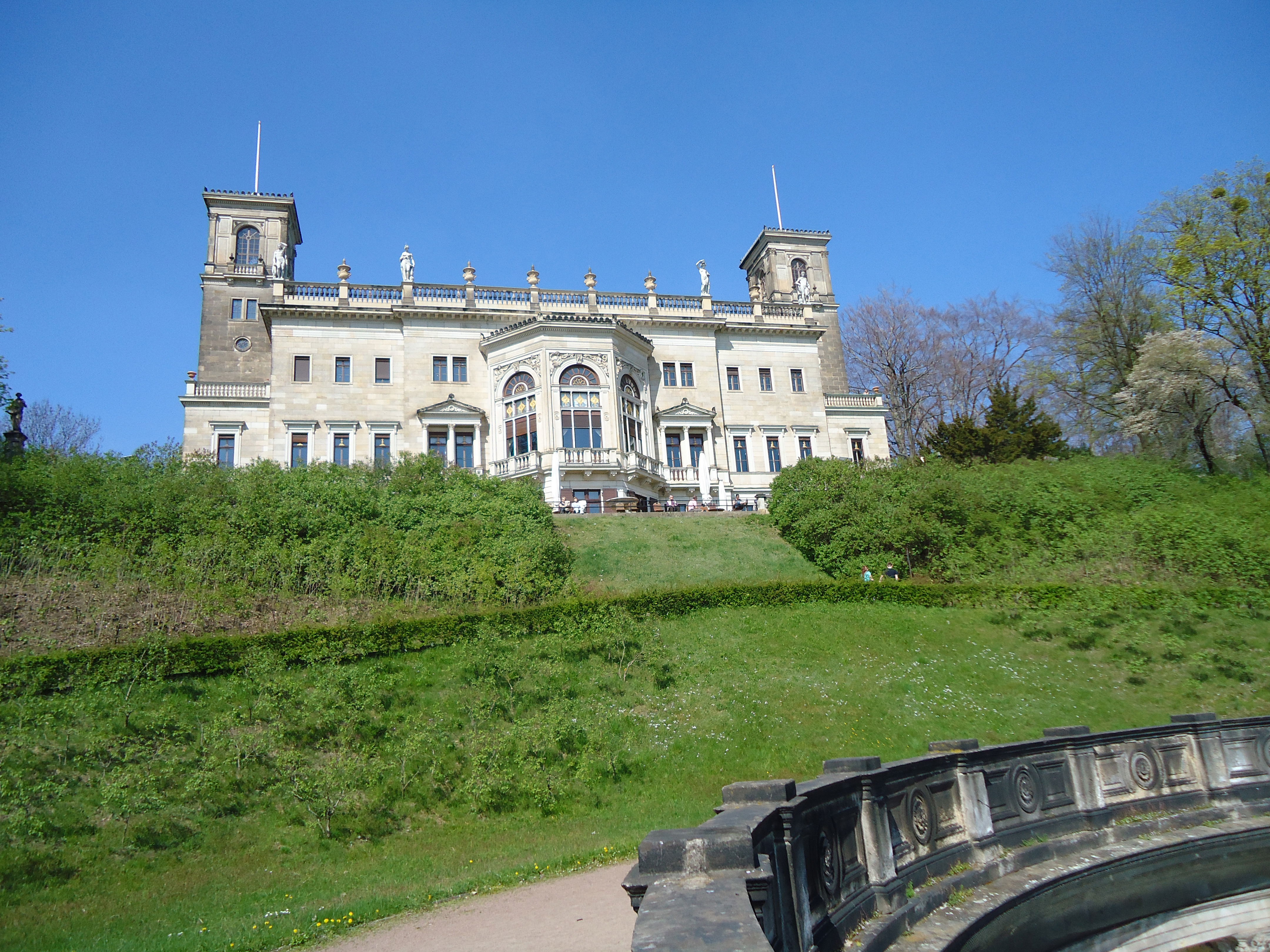 Albrechtsberg Palace, por Louise Théodon