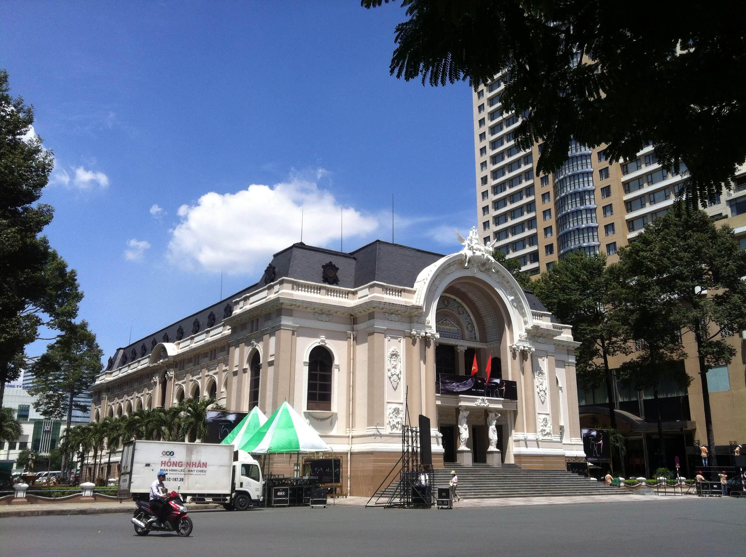 Vida nocturna en Ho Chi Minh: descubre la magia de Saigón al caer la noche