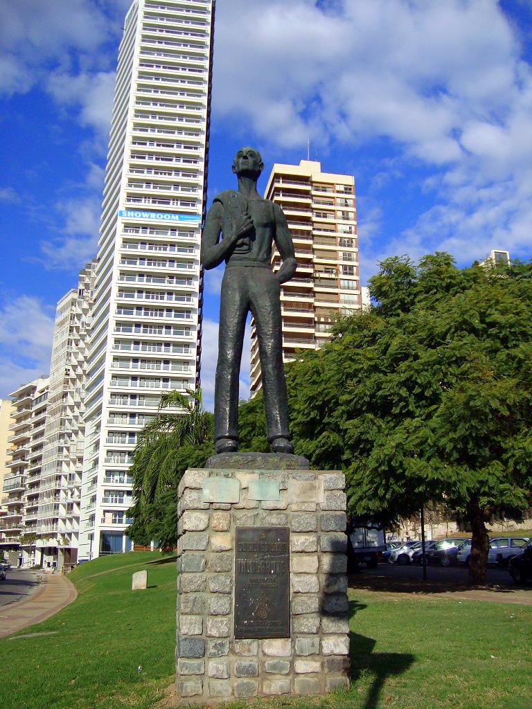 Monumento al Inmigrante, por Marta Pilar