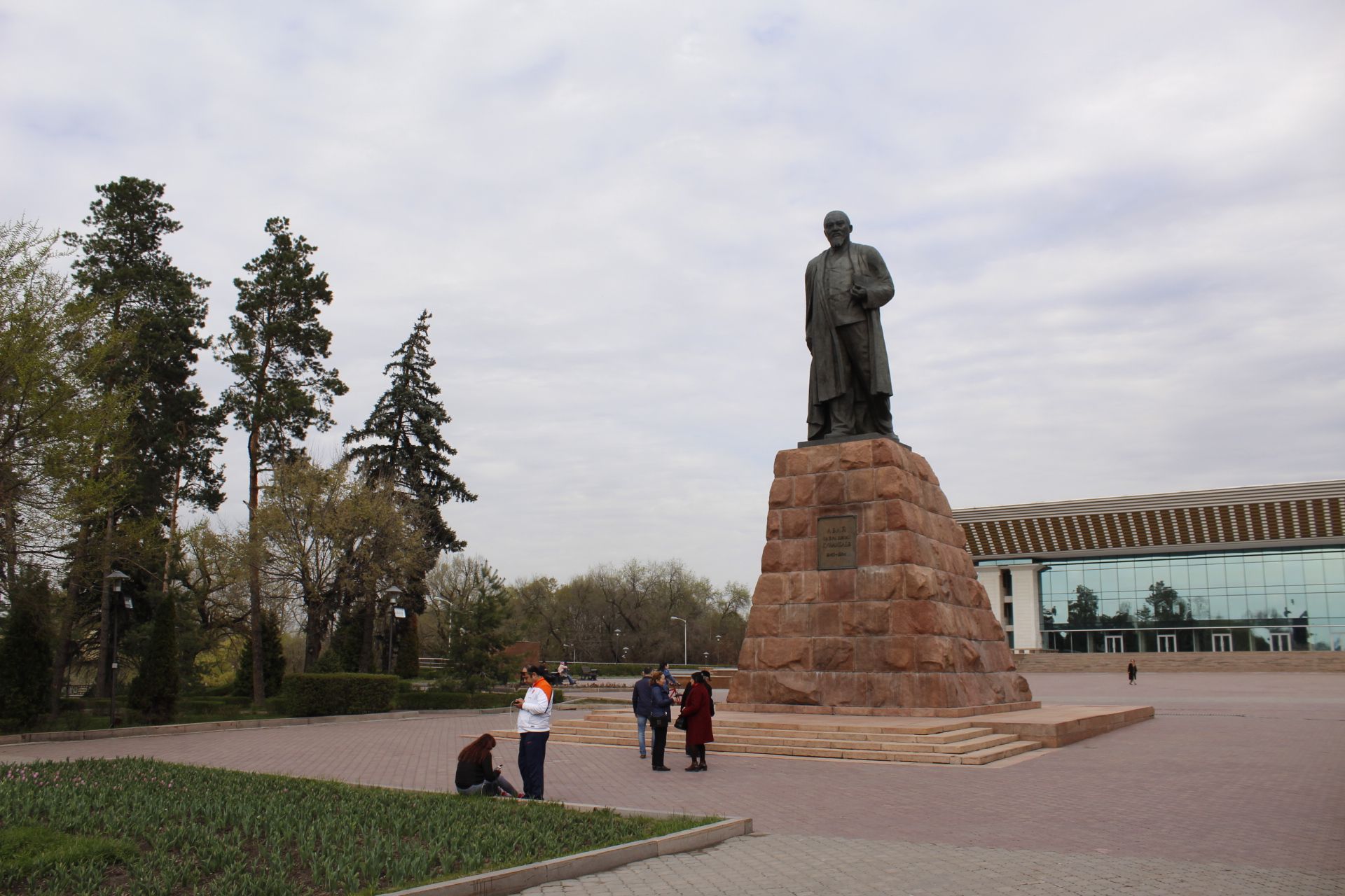 Monumento Abay Kunabayev, por Sebastian Muñoz