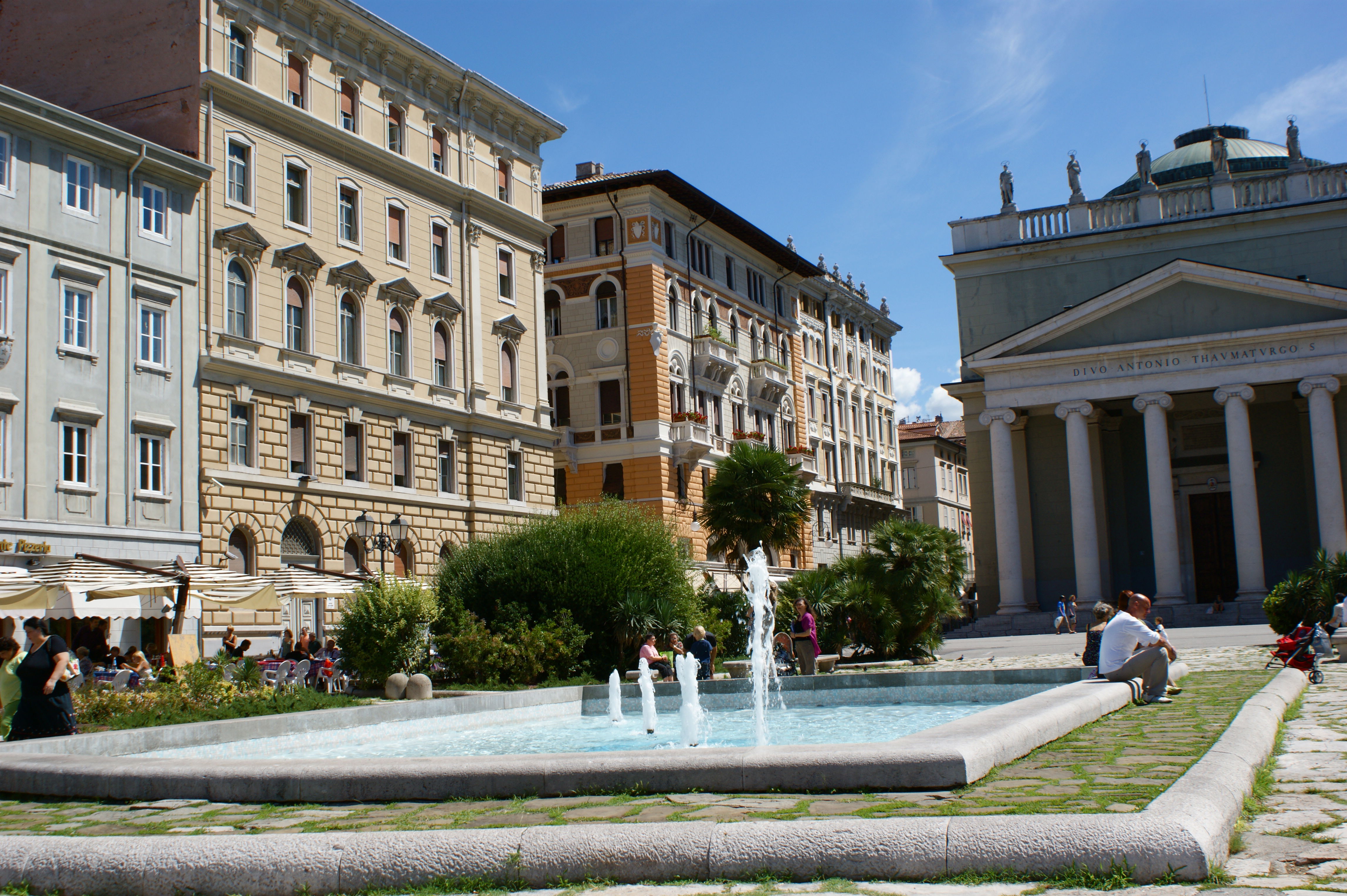 Plaza San Antonio, por Anne-Laure Caquineau