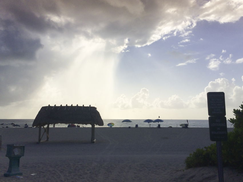 Playa nudista  Haulover, por Mary U