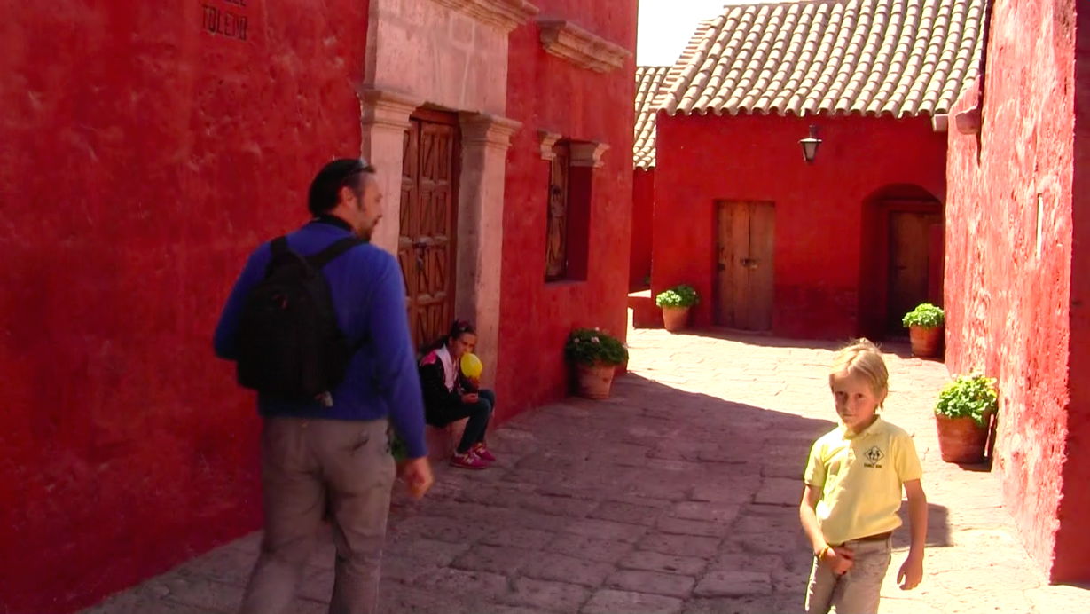 Calle Córdoba - Monasterio Sta Catalina (Arequipa), por Makuteros Family Run
