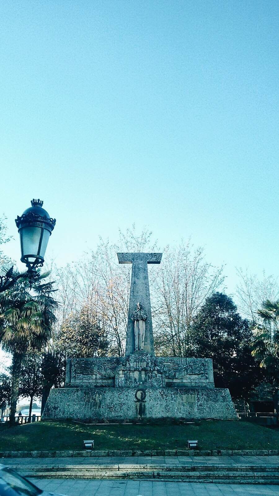 Monumento al aviador Joaquín Loriga, por Yamil Doval Dios