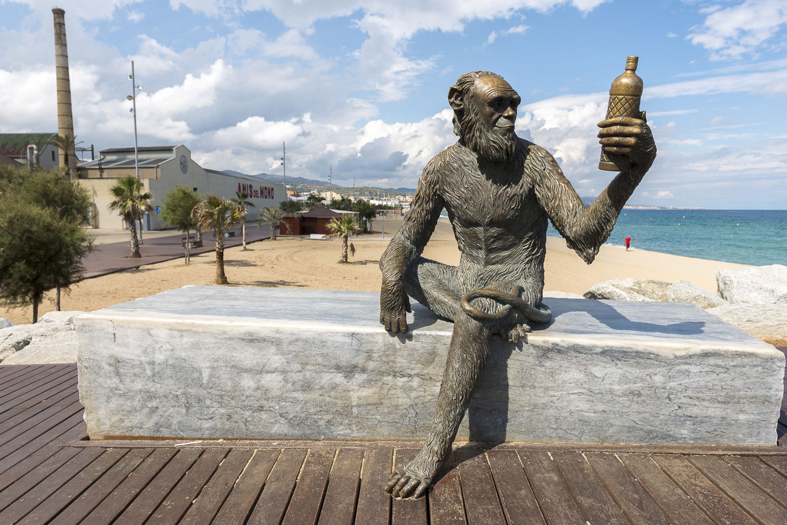 Estatua mono de Anís del mono, Badalona, por Ignacio Izquierdo