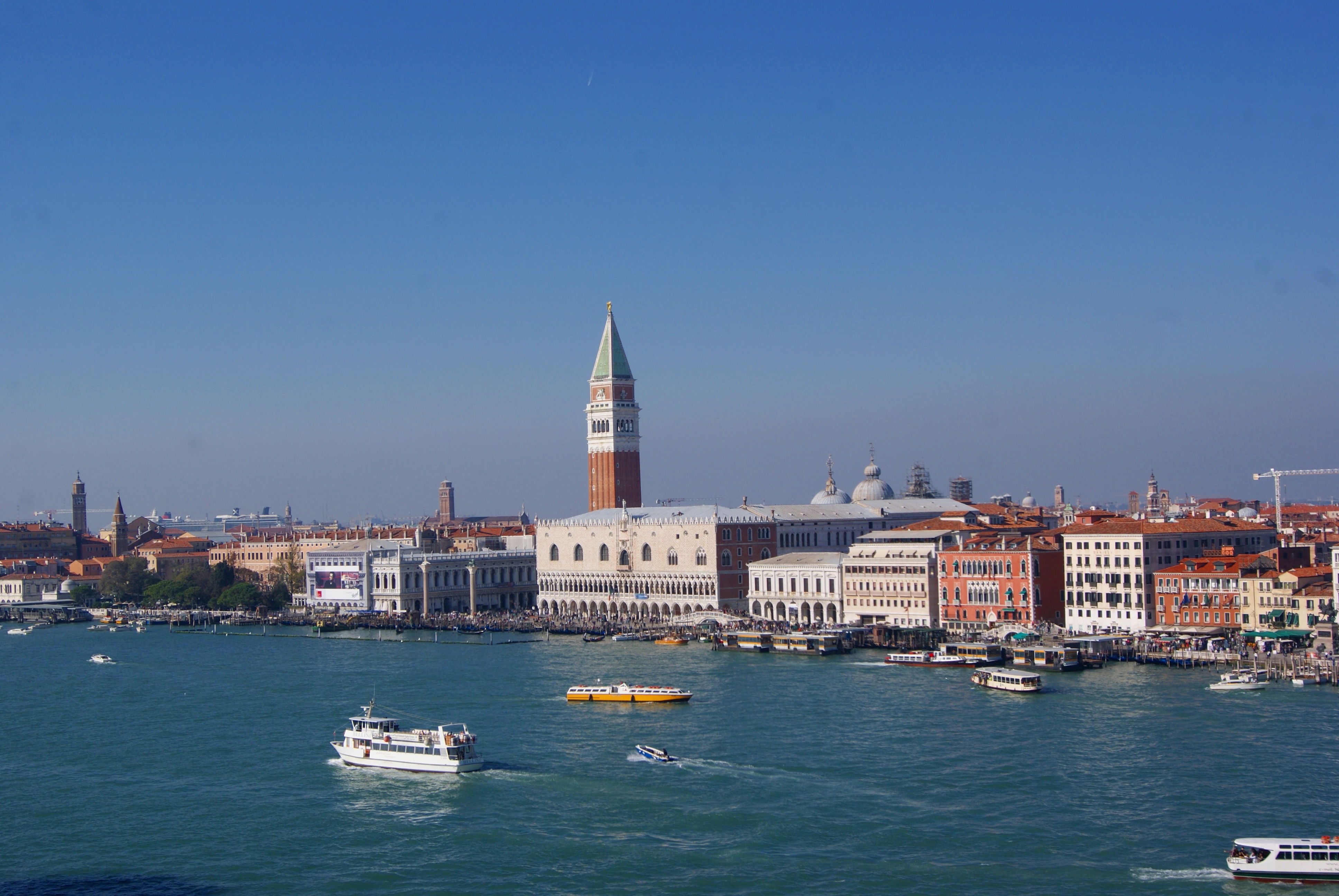 Entrada a Venecia por mar, por Roberto Gonzalez