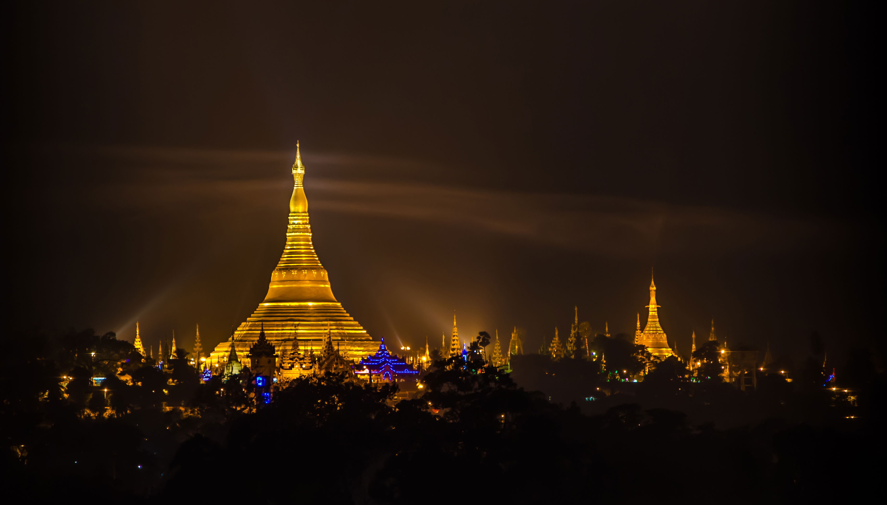 Shwedagon, por Carlos Alted 