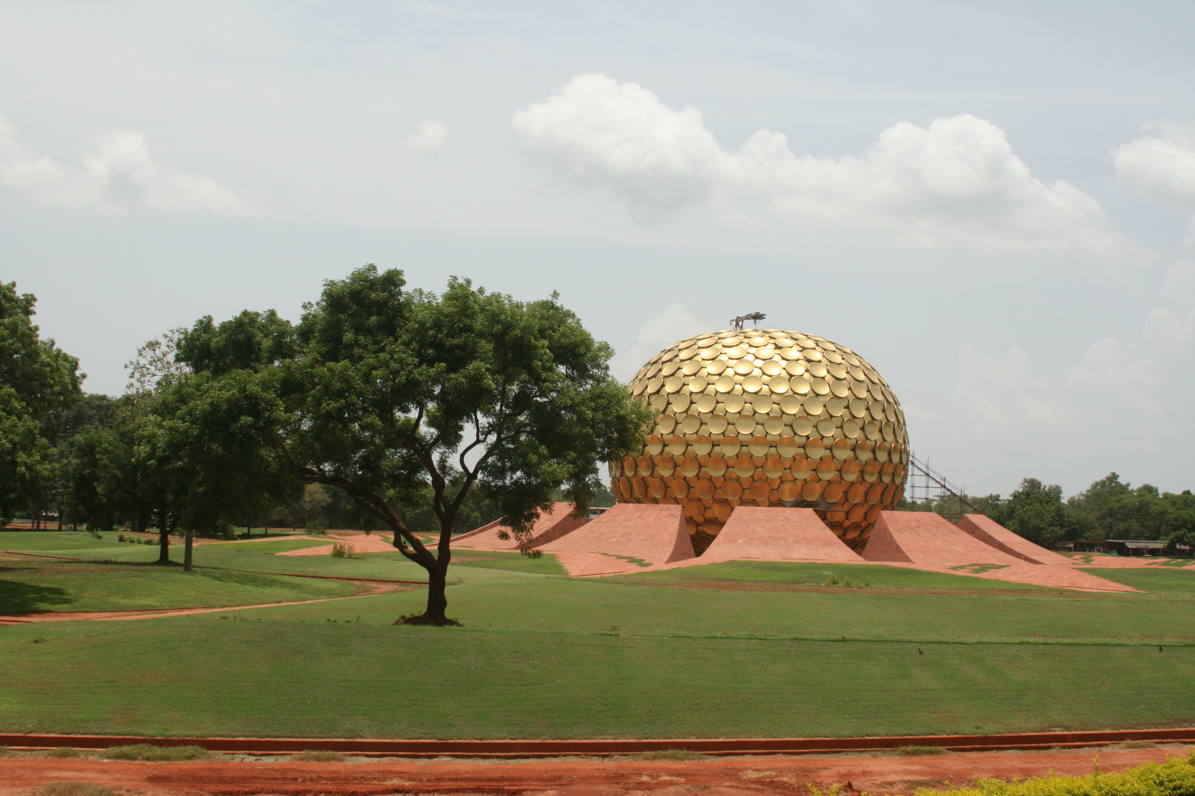 Matrimandir, por Ari Lama