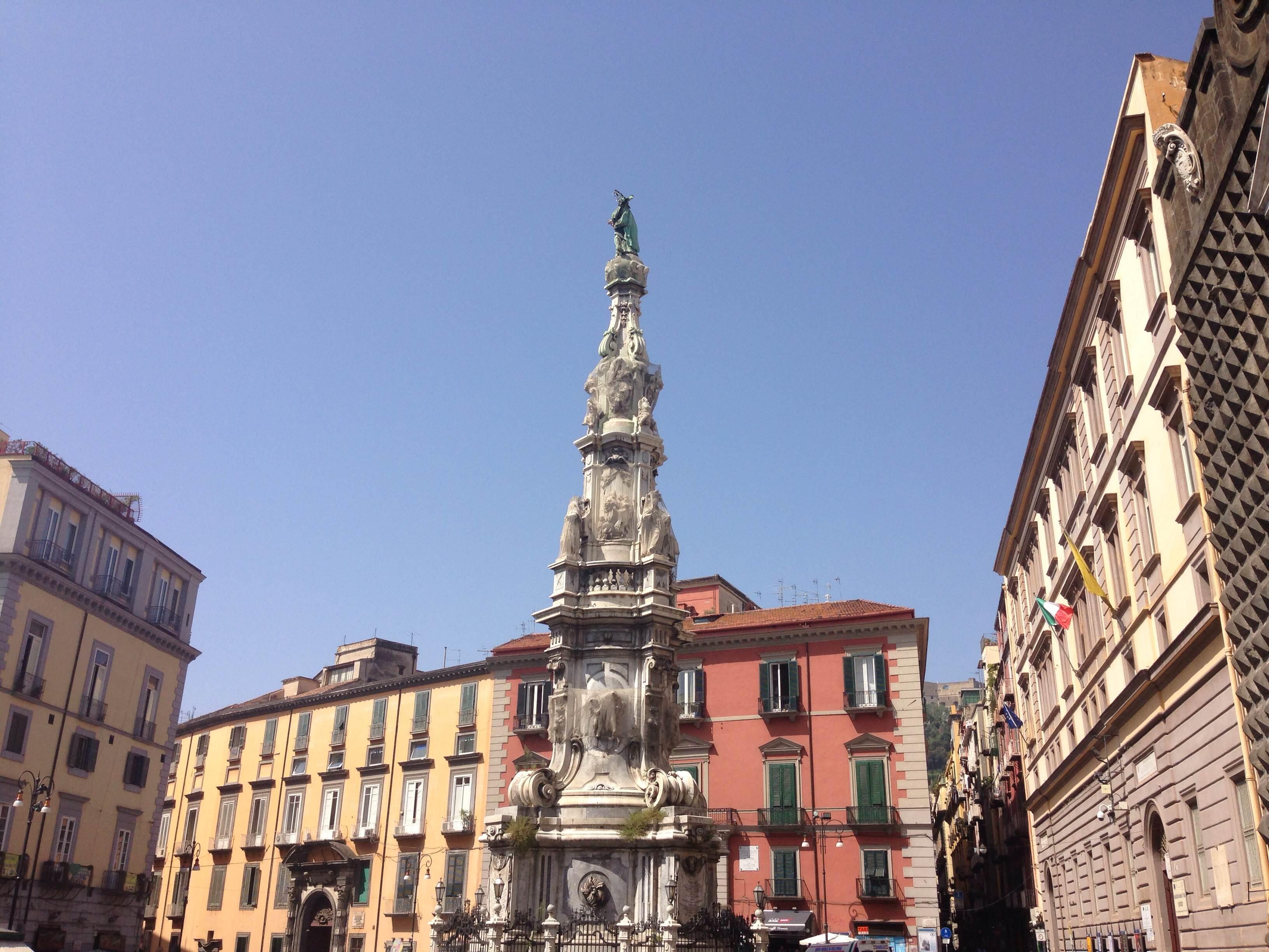 Plaza de San Domenico Maggiore, por Gonzalo Moreno