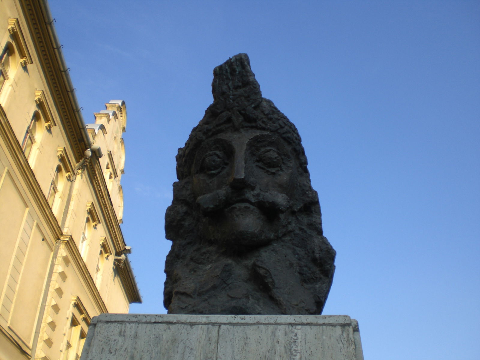 Busto de Vlad Tepes, por paulinette