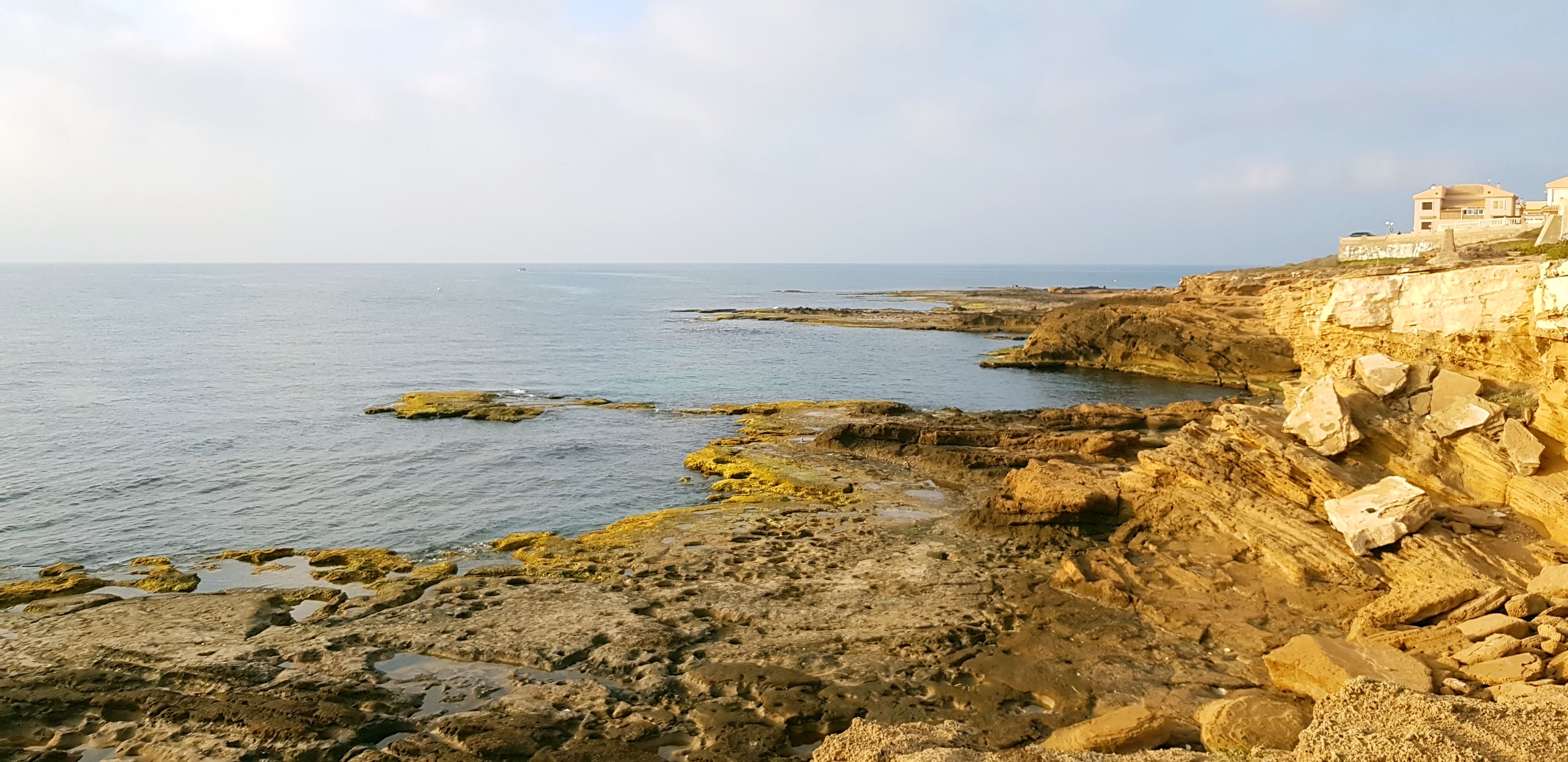 Calas en Torrevieja que enamoran: descubre sus secretos ocultos