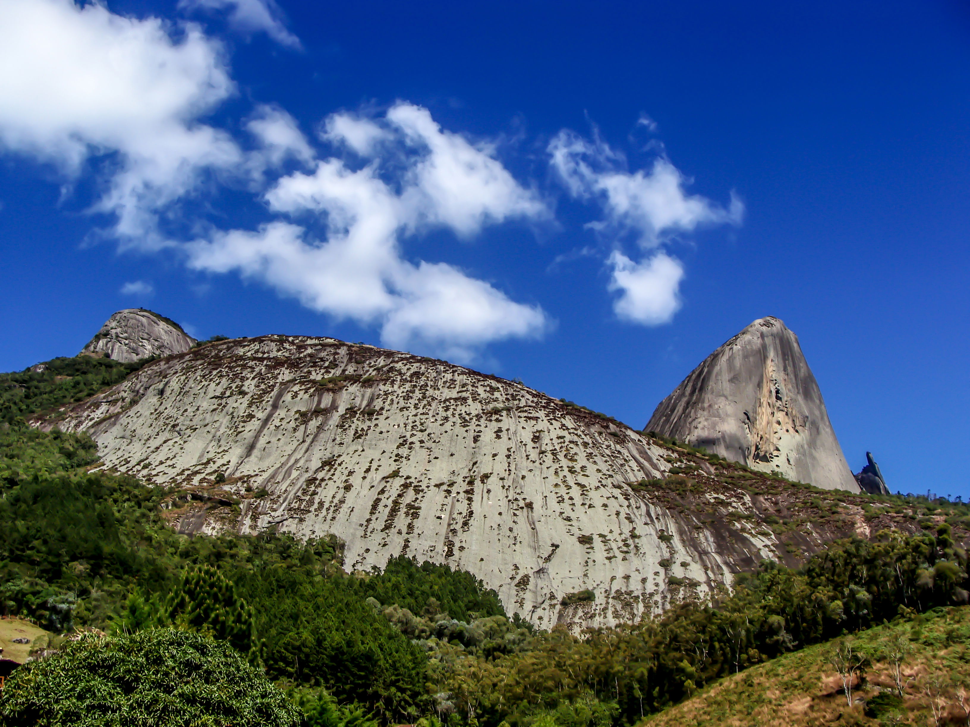 Pedra Azul, por Francisco Pereira Andrade